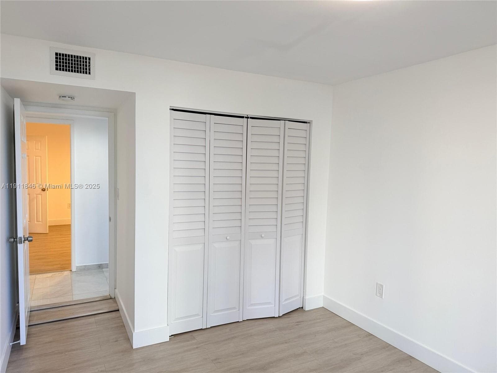 Surf Condo · #201 in Miami Beach - Photo 32