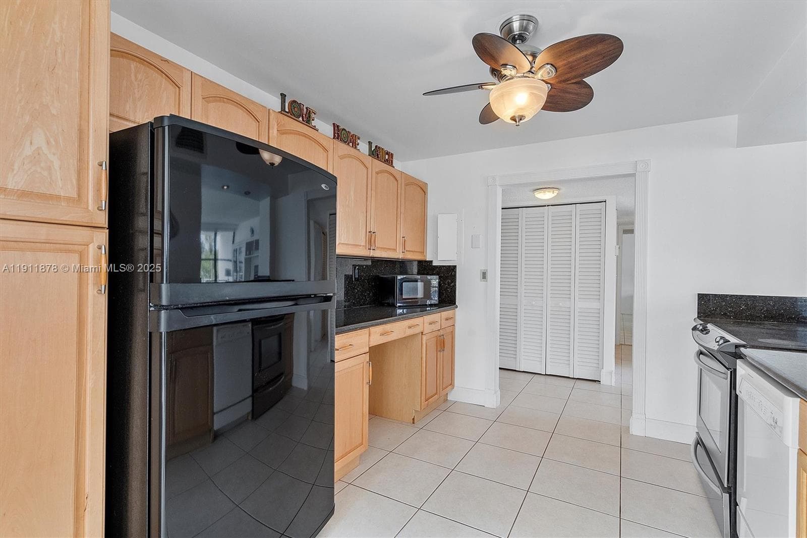 OCEANVIEW PARK CONDO · #221 in Hallandale Beach - Photo 17