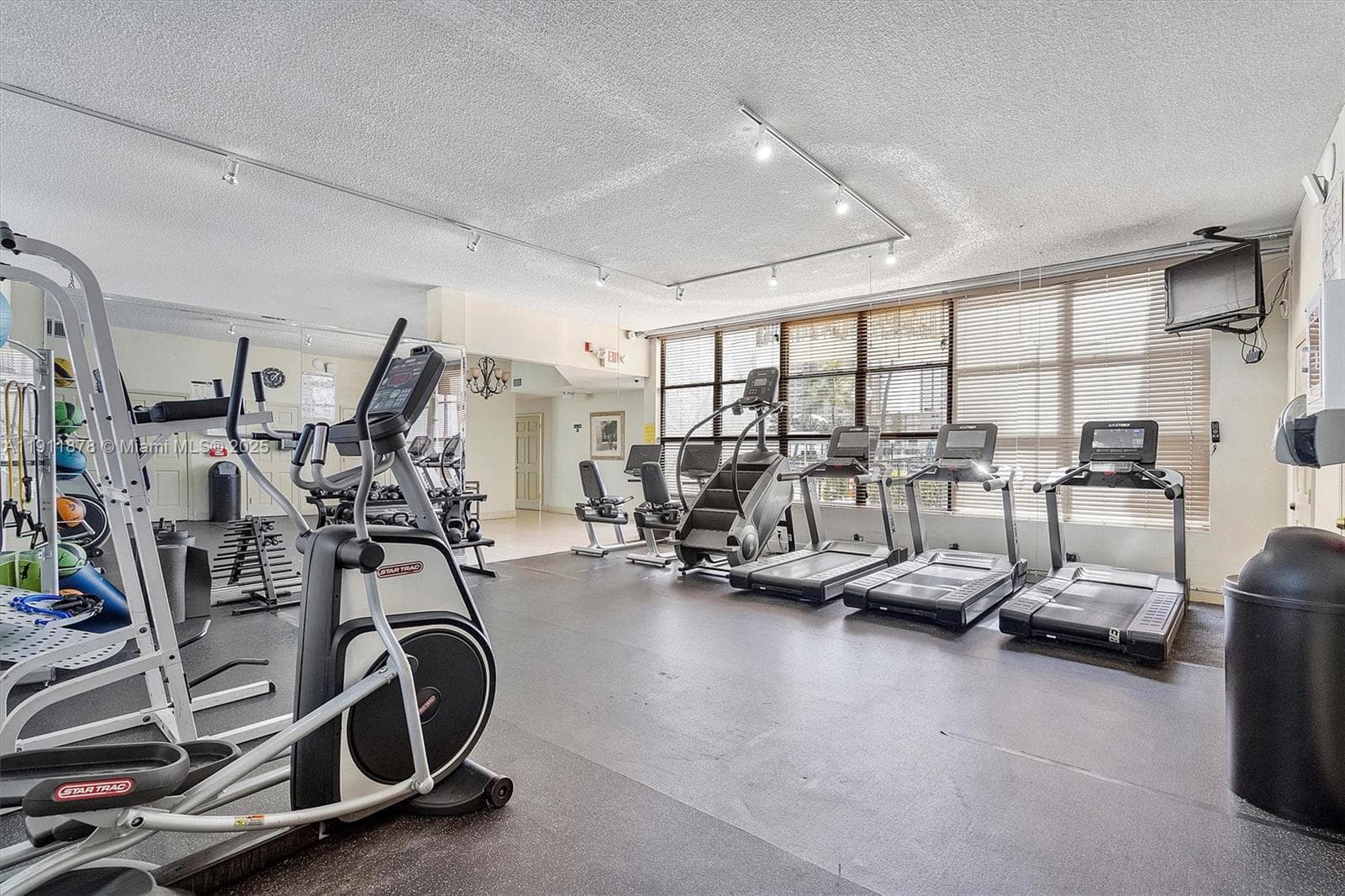 OCEANVIEW PARK CONDO · #221 in Hallandale Beach - Photo 43