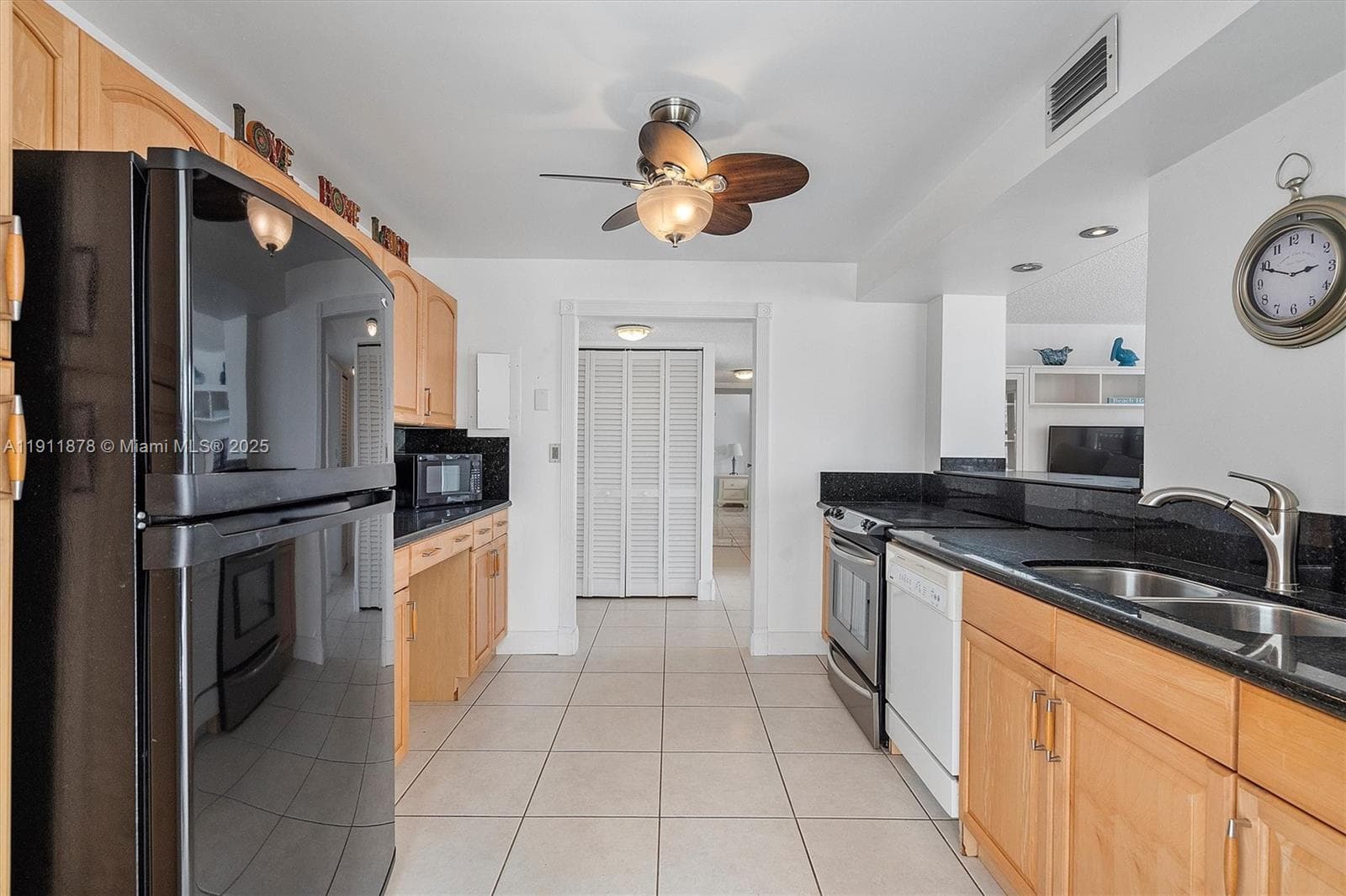 OCEANVIEW PARK CONDO · #221 in Hallandale Beach - Photo 16