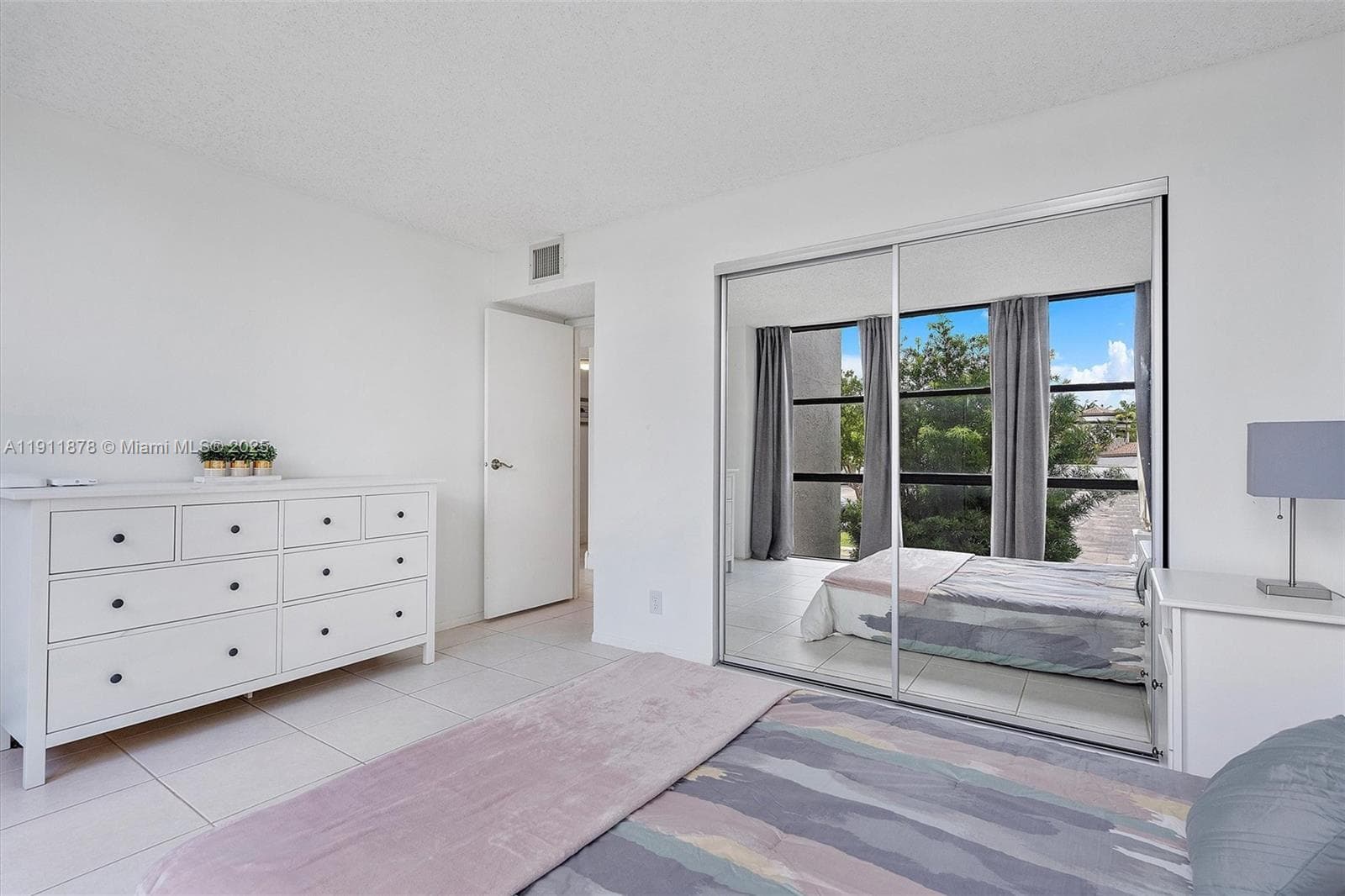 OCEANVIEW PARK CONDO · #221 in Hallandale Beach - Photo 25