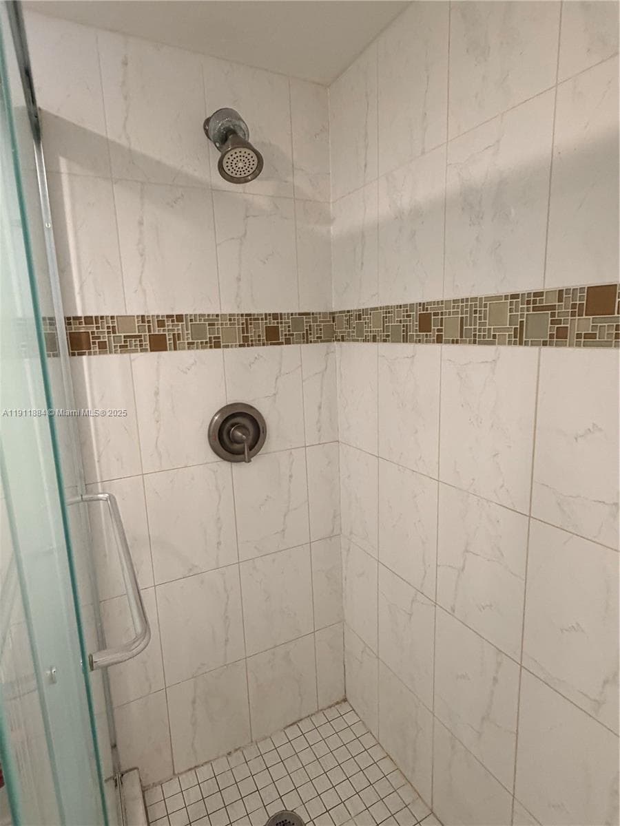 CORAL ISLE EAST CONDO · #910 in North Miami Beach - Photo 10