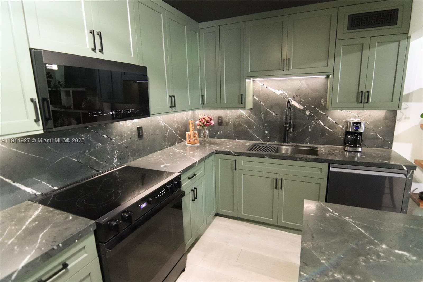 BOSTON PLAZA CONDO · #201 in Miami Beach - Photo 3