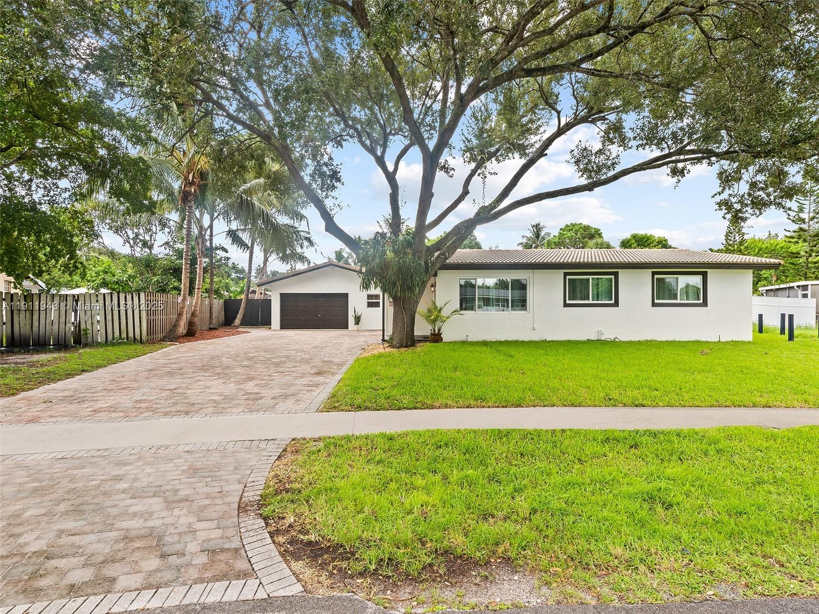 2320 SW 36th Ave photo 4