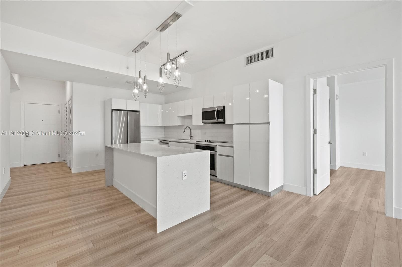 Mondrian Hallandale · #0703 in Hallandale Beach - Photo 4