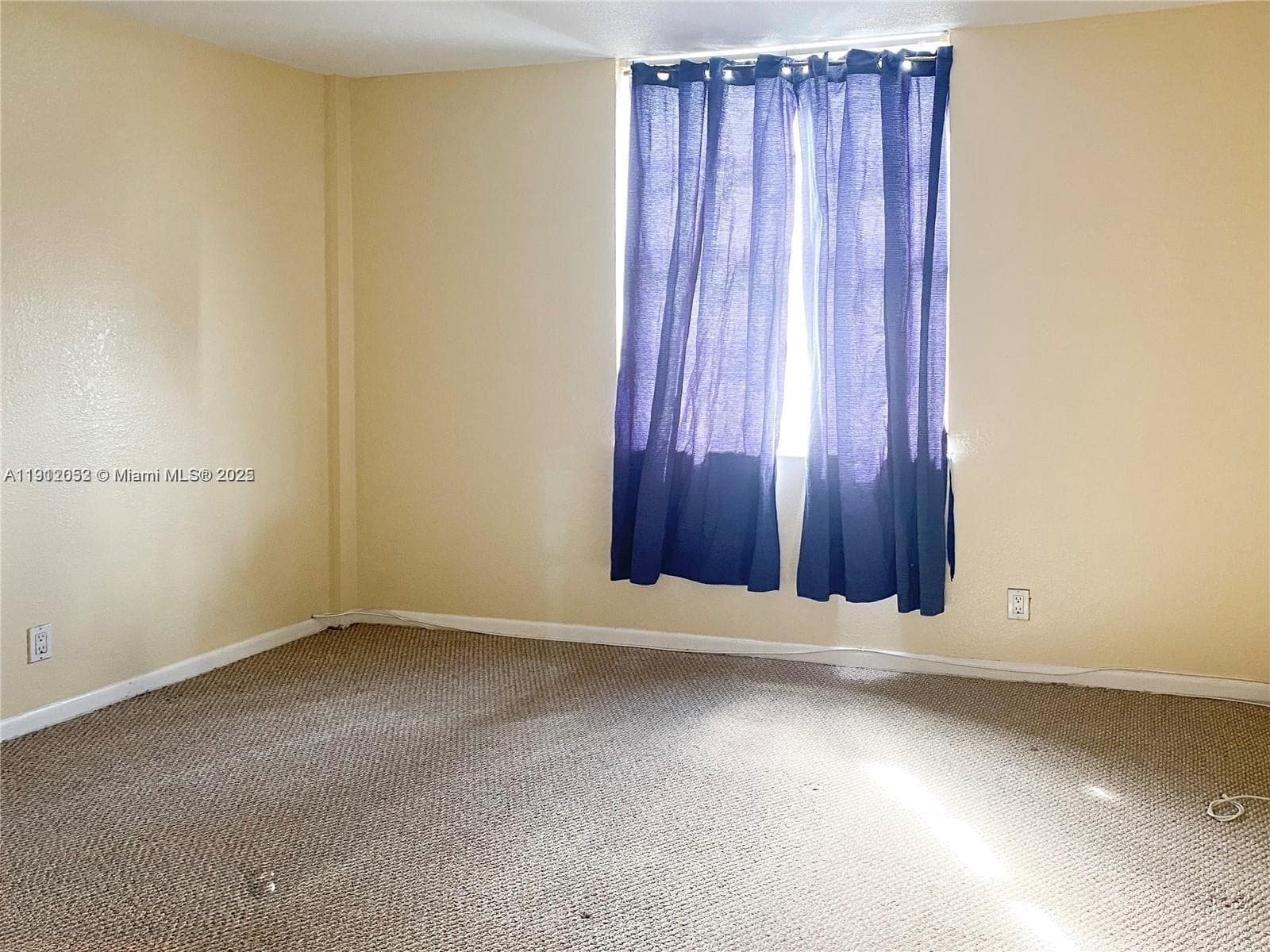 GOLDEN ISLES YACHT CLUB C · #701 in Hallandale Beach - Photo 7