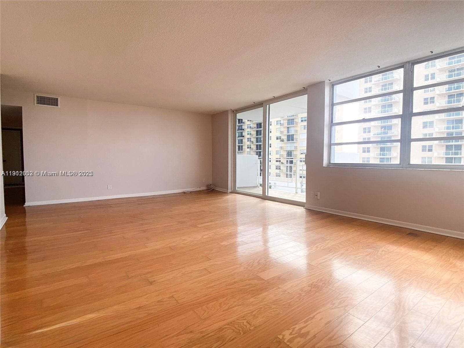 GOLDEN ISLES YACHT CLUB C · #701 in Hallandale Beach - Photo 1