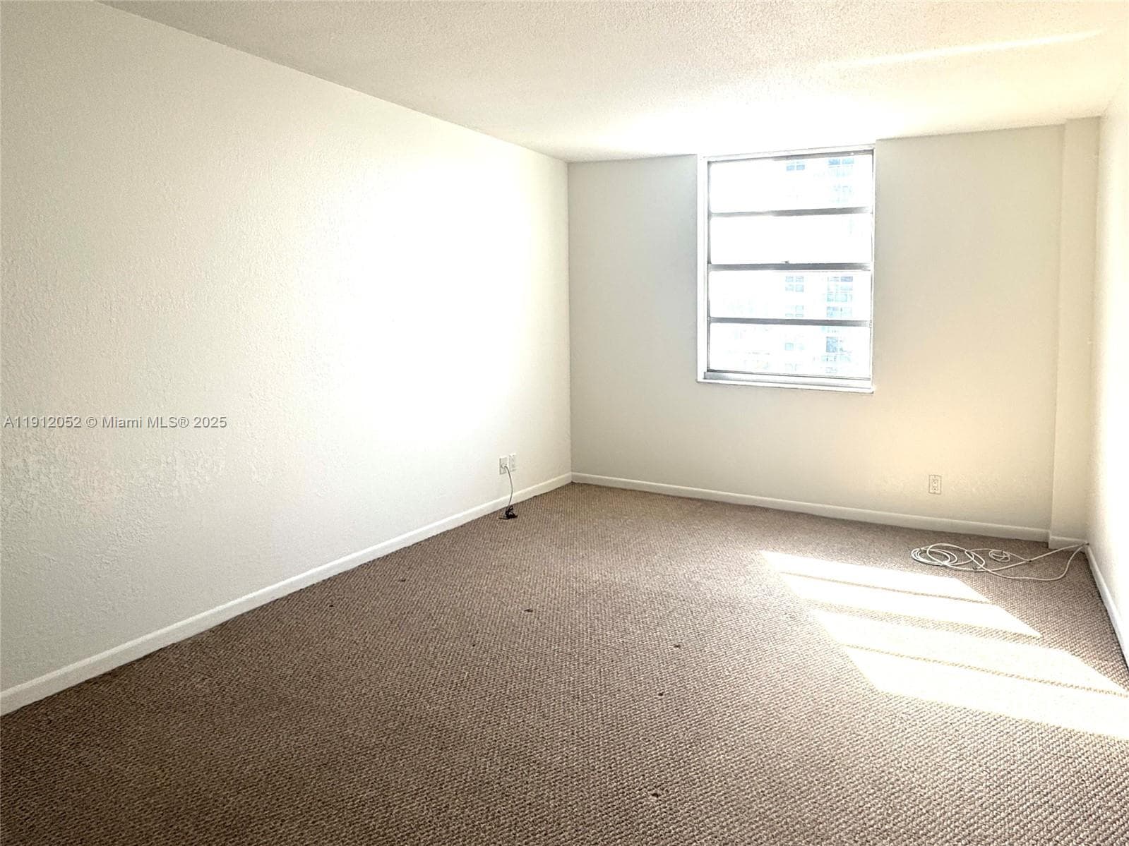 GOLDEN ISLES YACHT CLUB C · #701 in Hallandale Beach - Photo 5