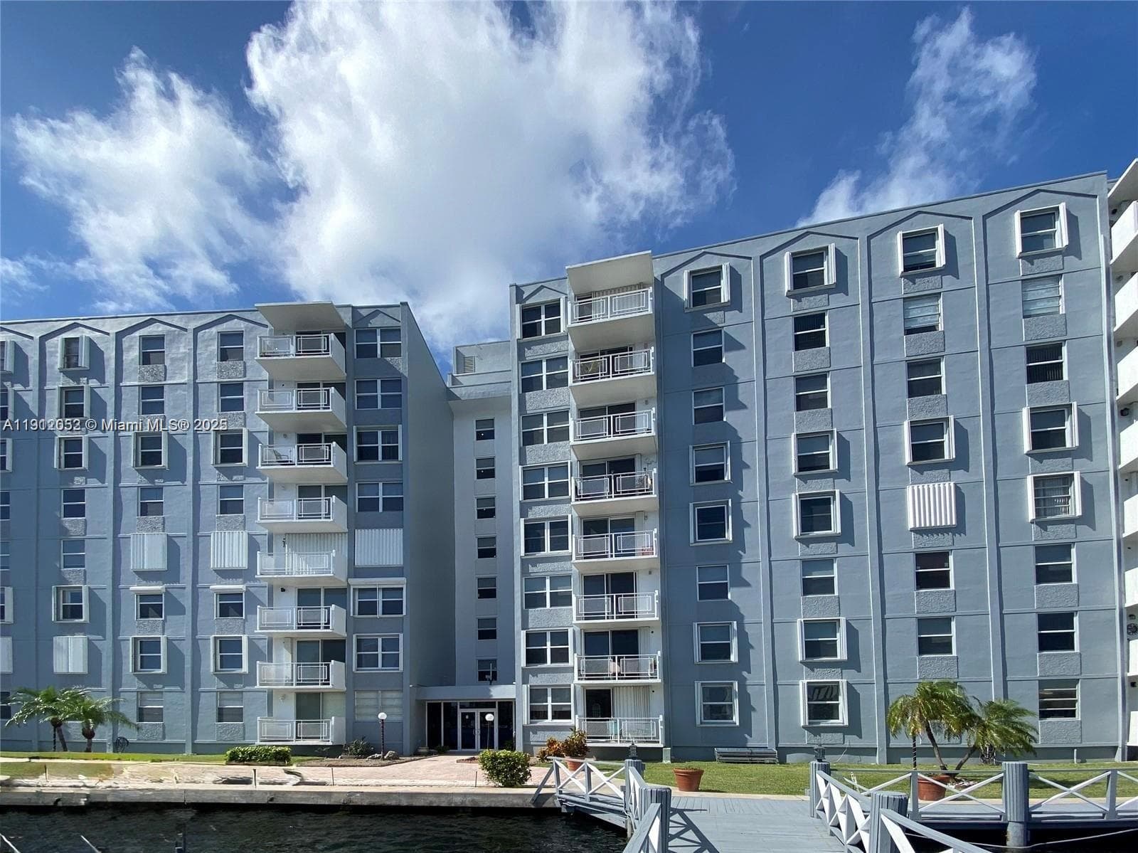 GOLDEN ISLES YACHT CLUB C · #701 in Hallandale Beach - Photo 11