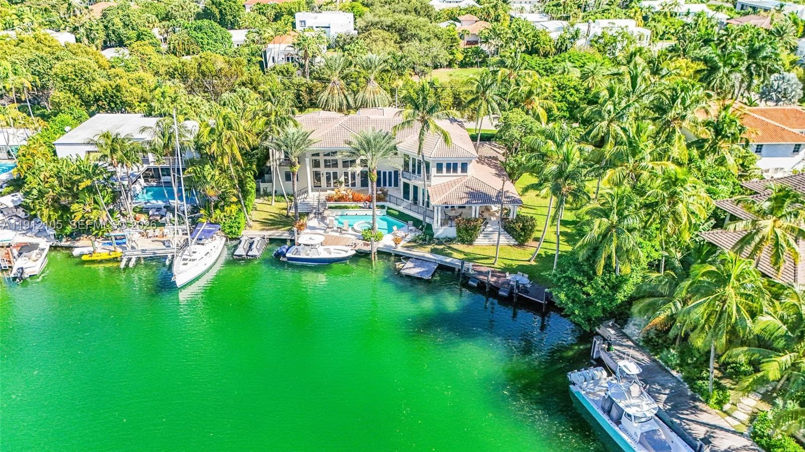 550 Harbor Dr photo 2