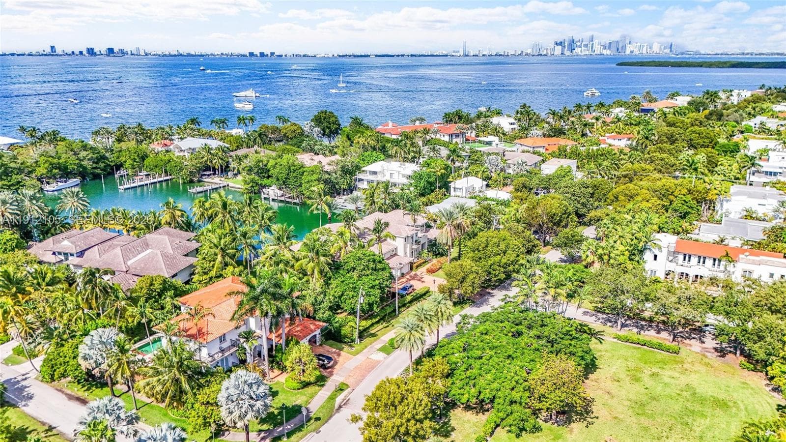 550 Harbor Dr photo 4