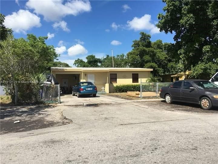 1113 NW 10th Pl photo 1