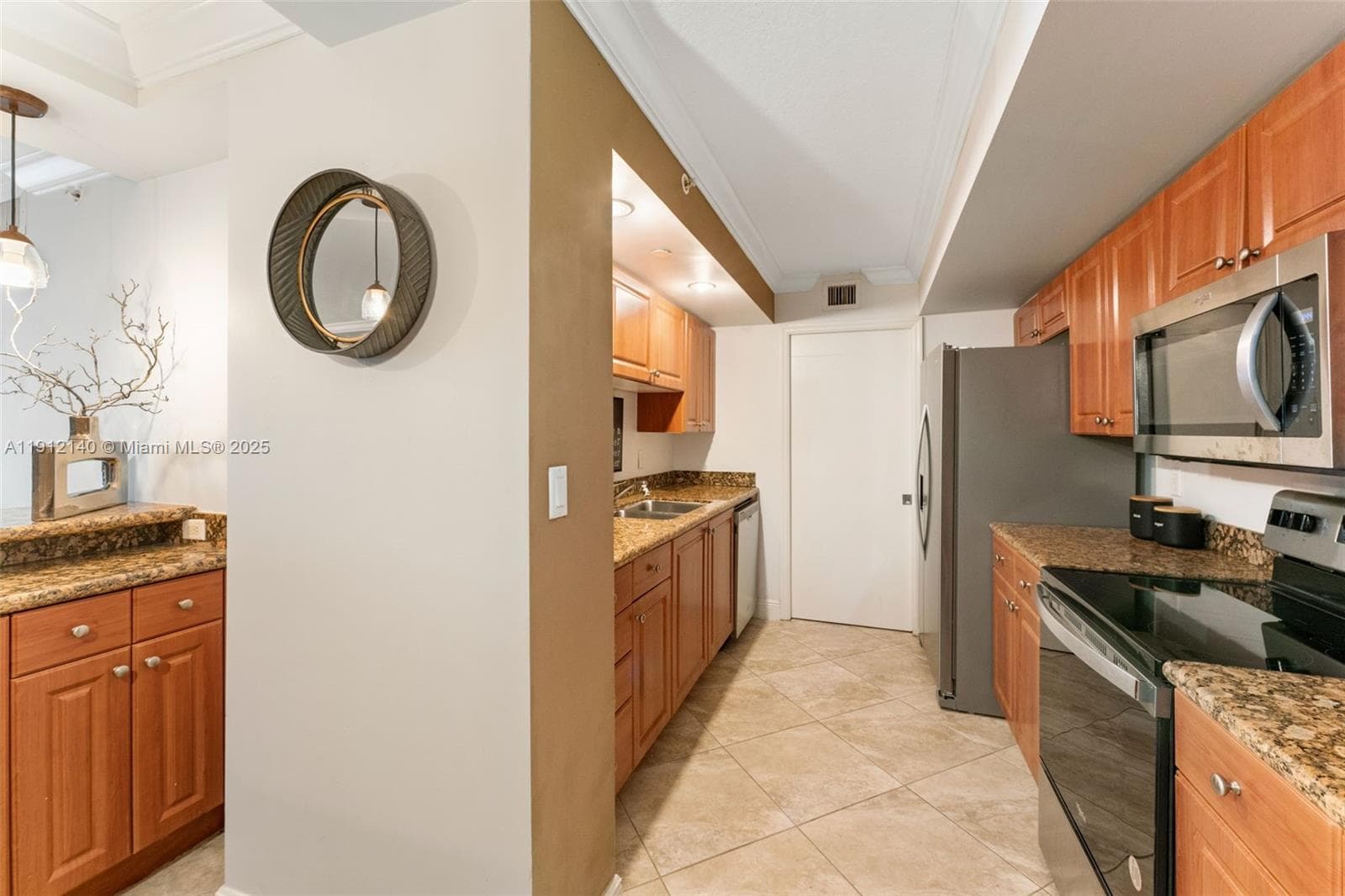 THE COLLINS CONDO · #506 in Miami Beach - Photo 4