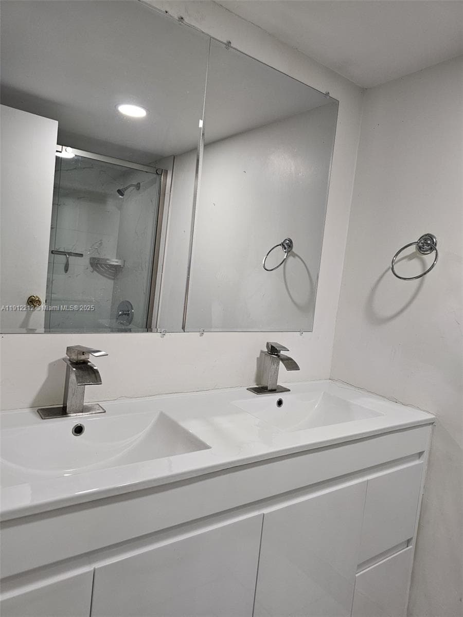 DESOTO PARK CONDO · #104 in Hallandale Beach - Photo 3