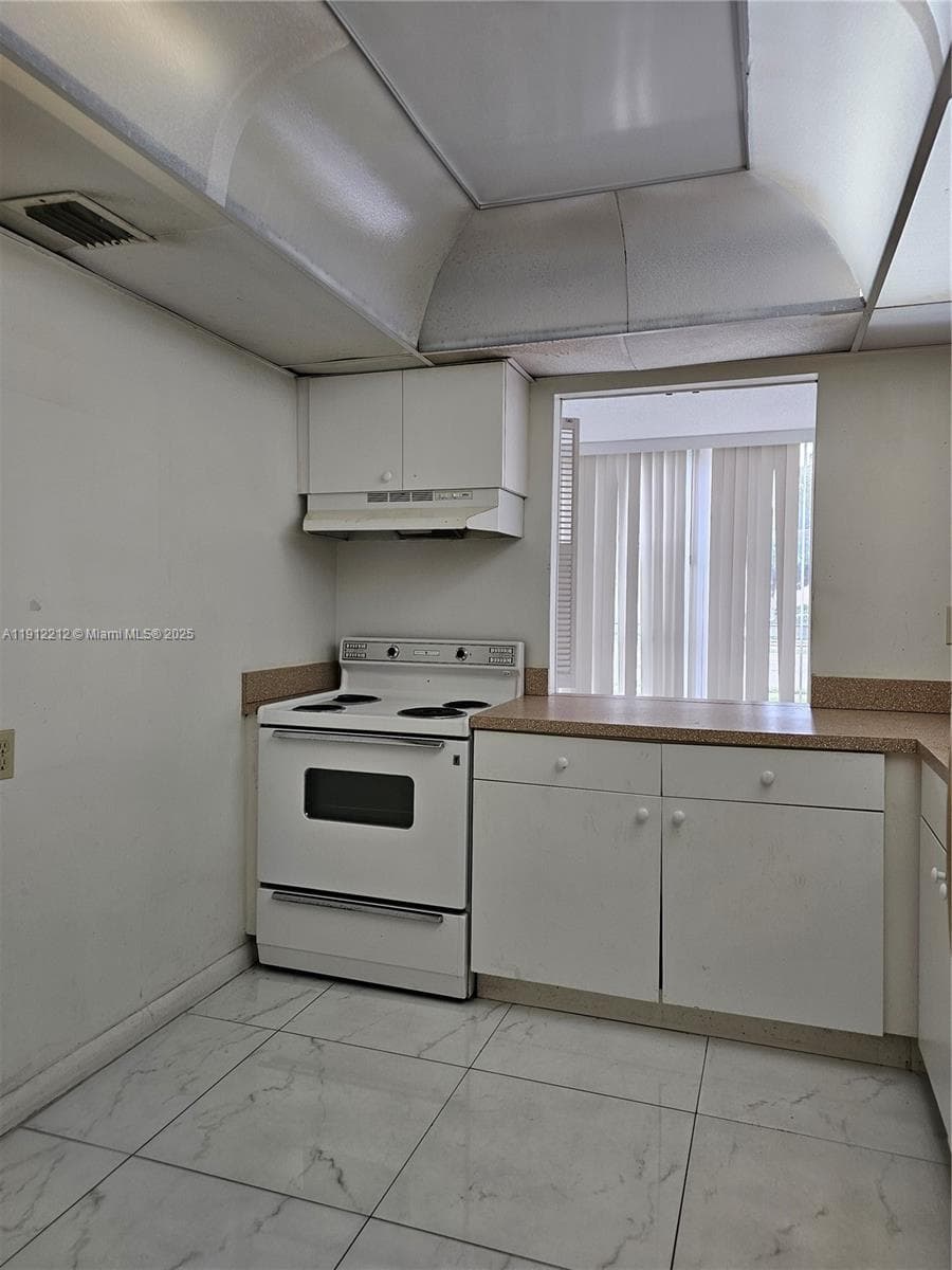 DESOTO PARK CONDO · #104 in Hallandale Beach - Photo 5