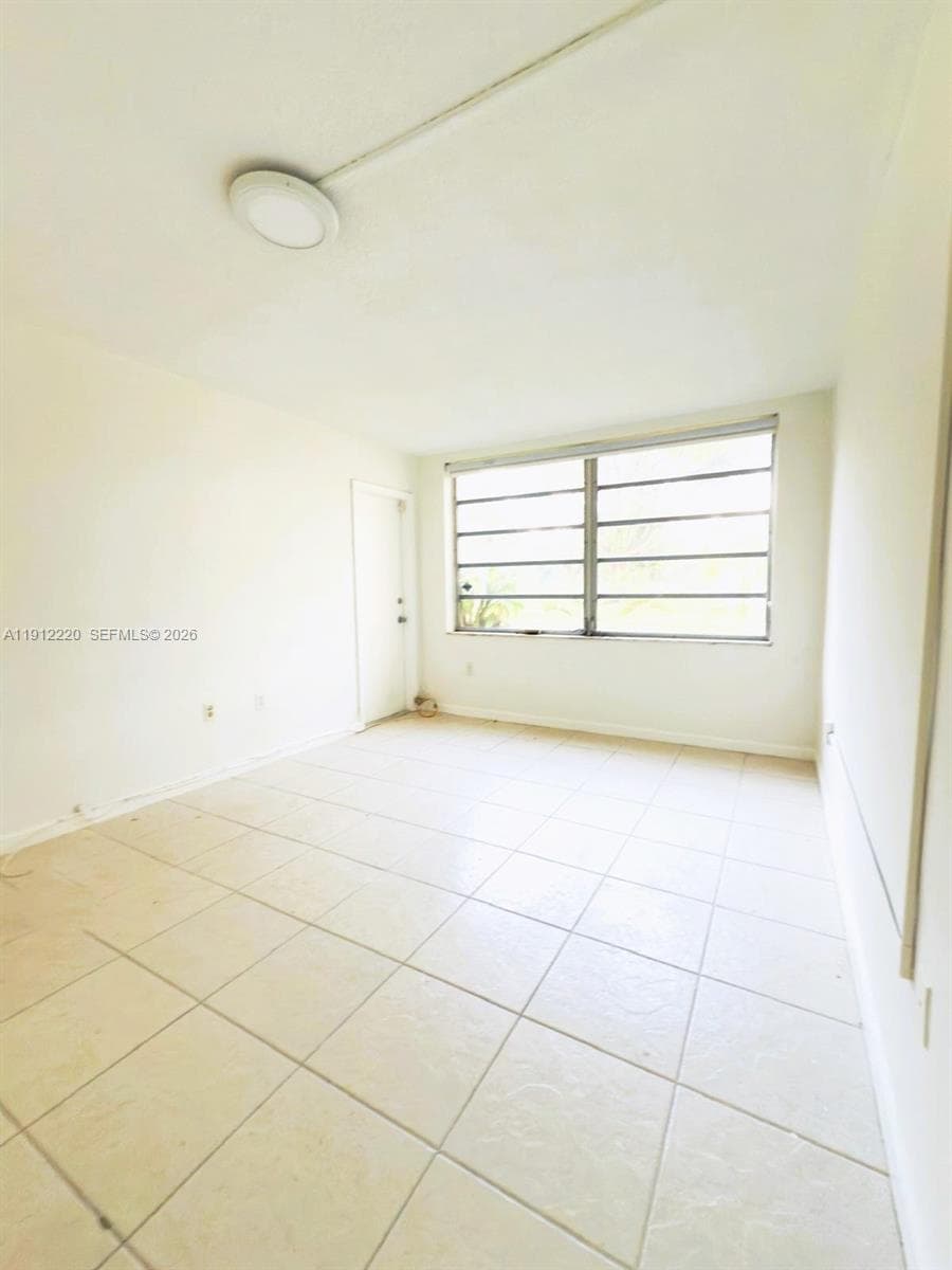 ROLLING GREEN CONDO F · #F110 in Miami - Photo 3
