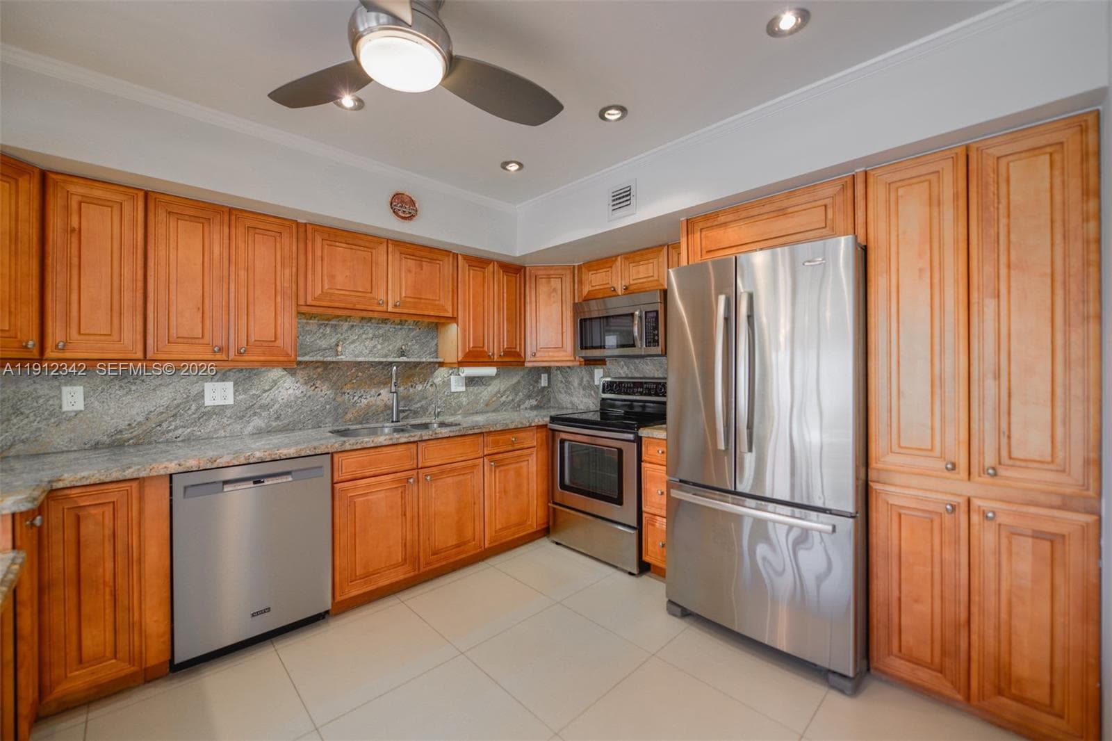 FAIRWAYS RIVIERA NORTH CO · #704 in Hallandale Beach - Photo 13