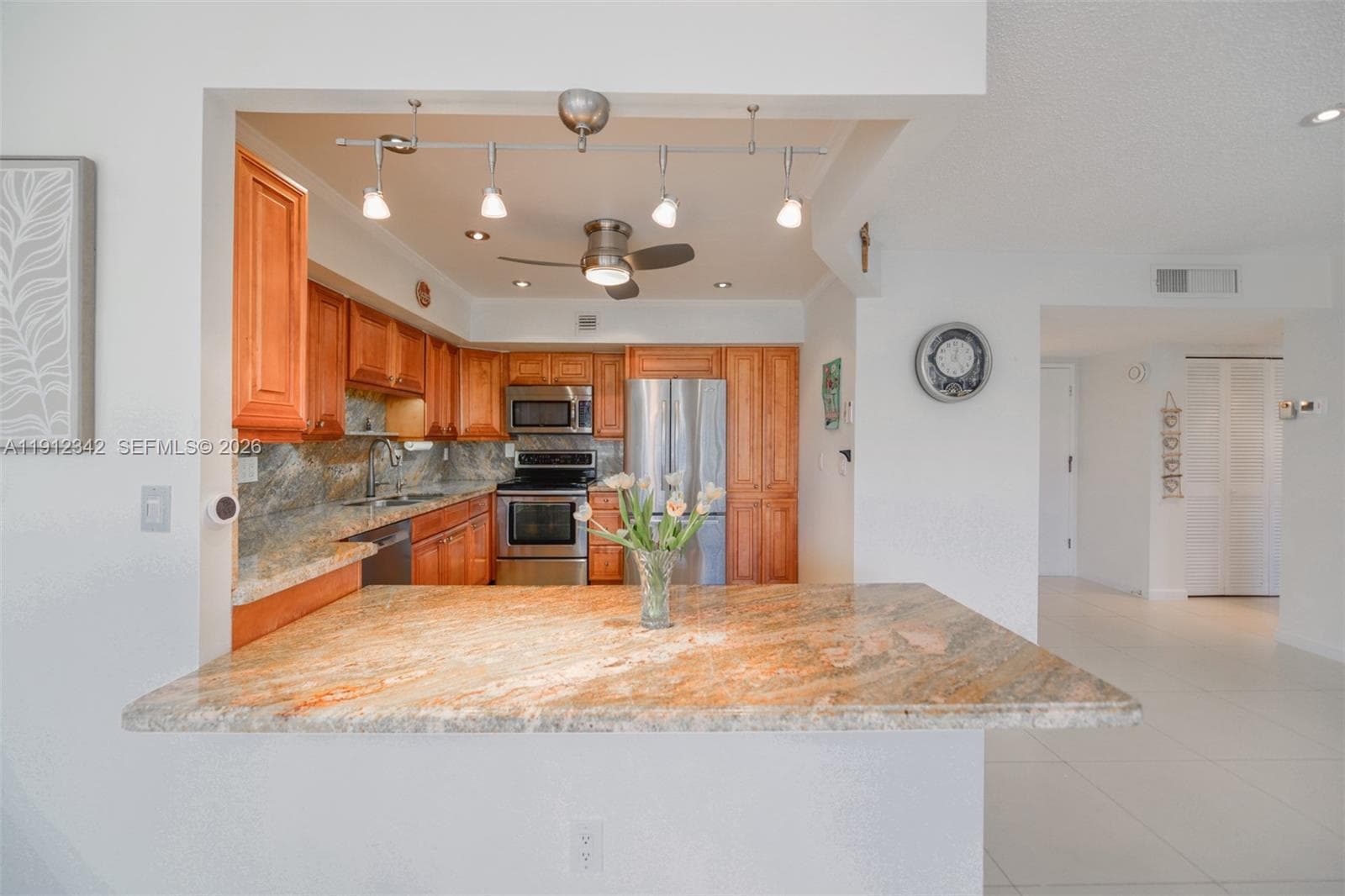 FAIRWAYS RIVIERA NORTH CO · #704 in Hallandale Beach - Photo 12