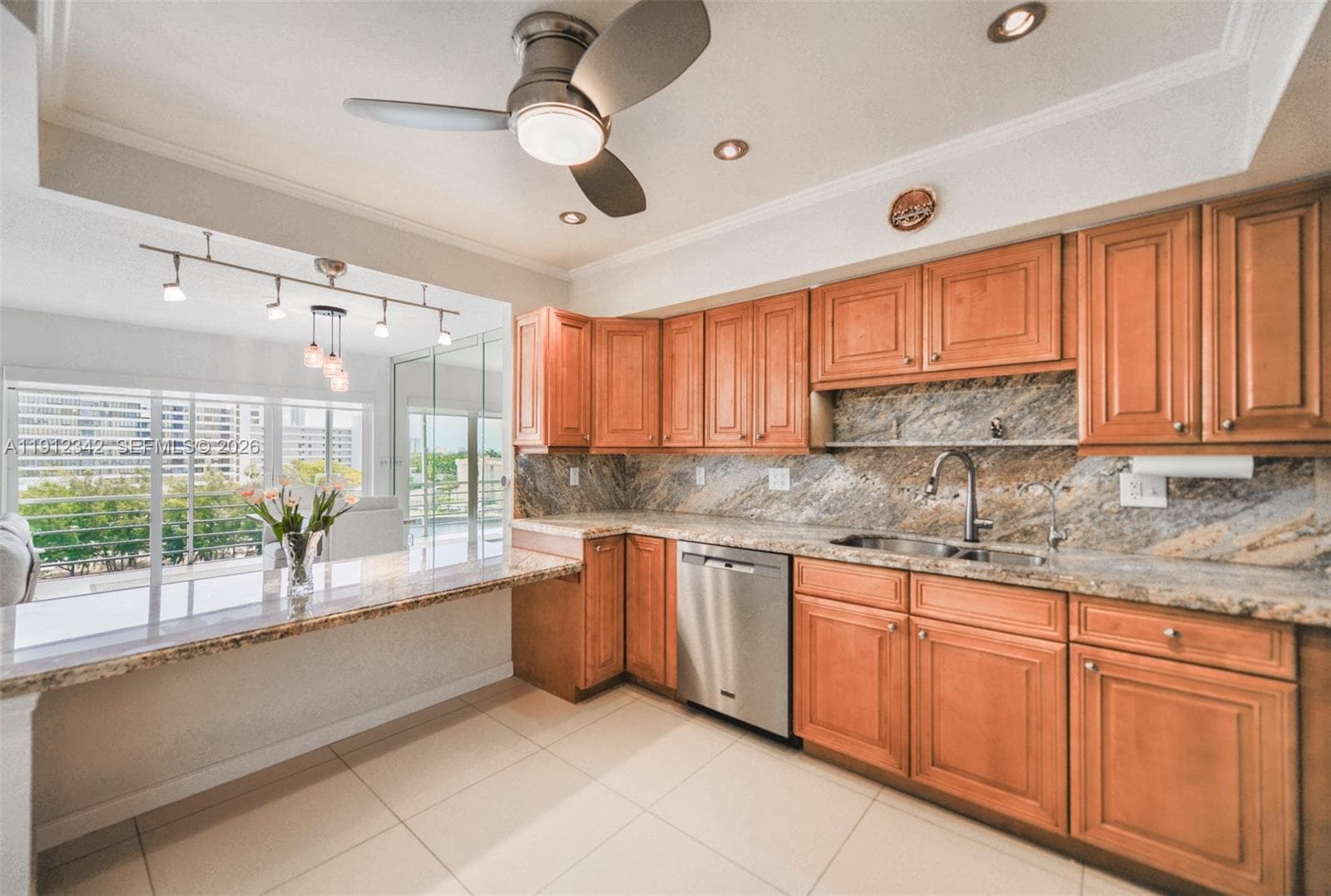 FAIRWAYS RIVIERA NORTH CO · #704 in Hallandale Beach - Photo 14