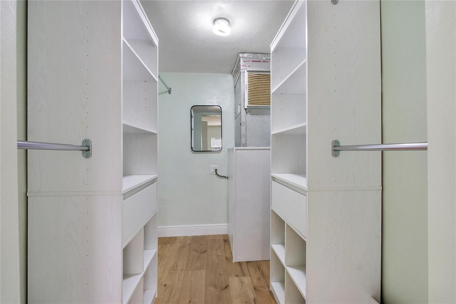 walk in closet main bedroom