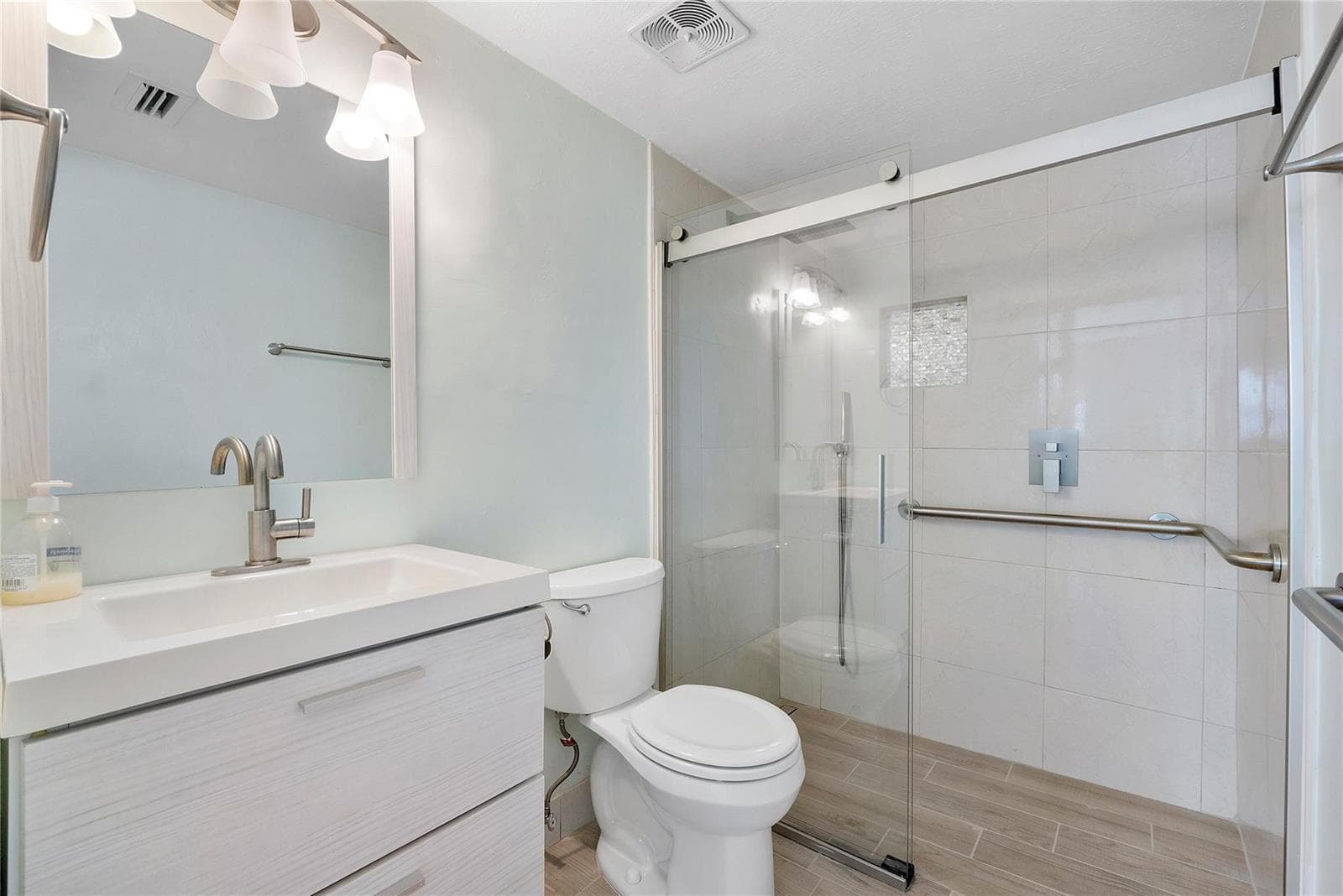 Main bathroom