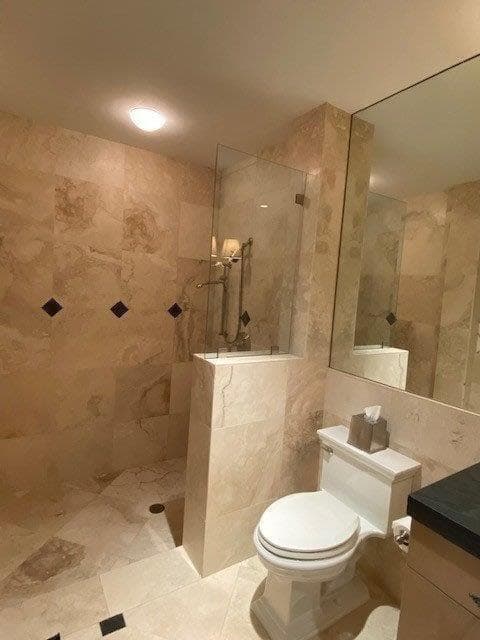 131-Main-Floor-Liz-Bathroom (002)