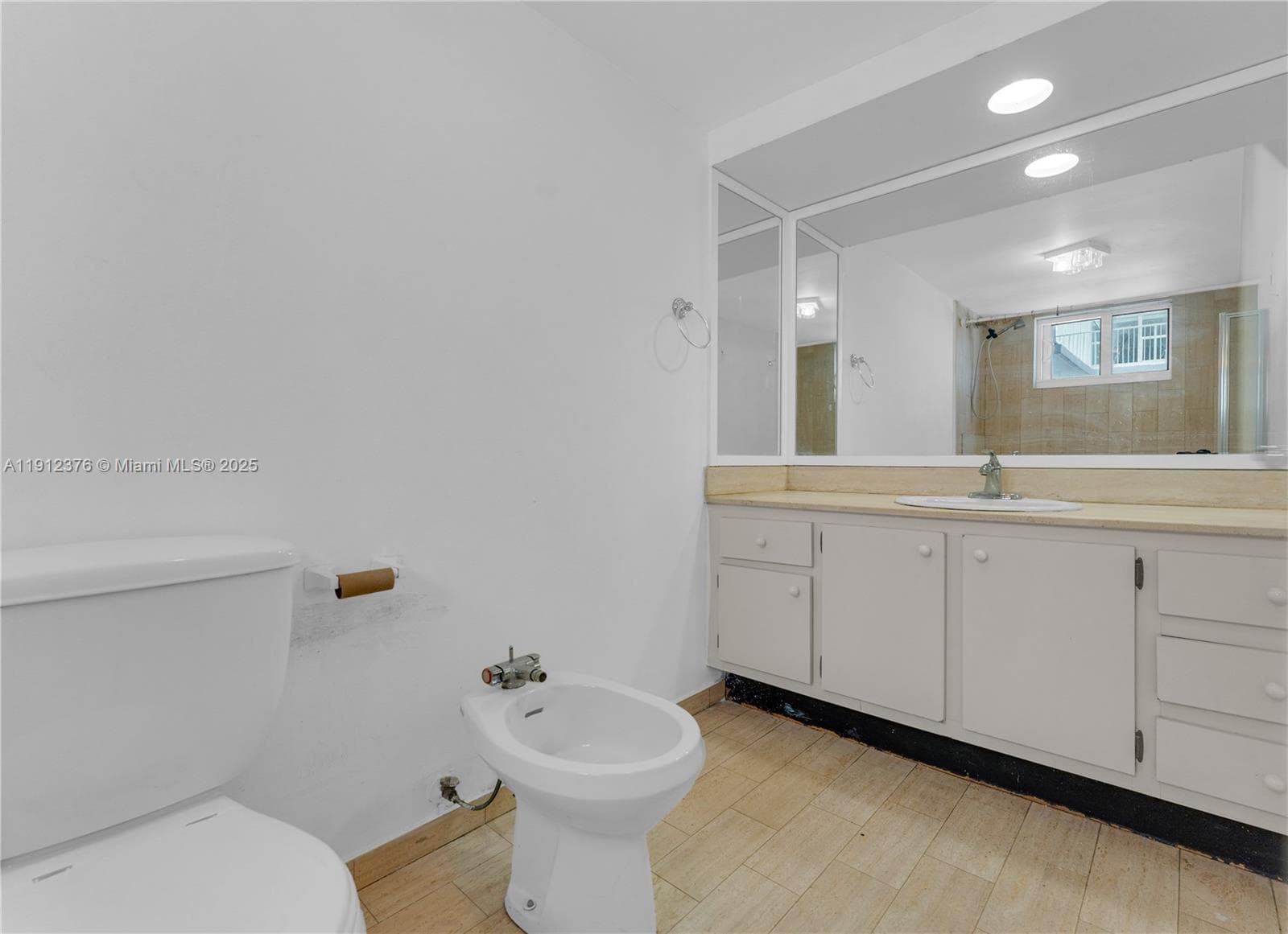 THE ROYAL CLUB CONDO · #201 in Miami Beach - Photo 17