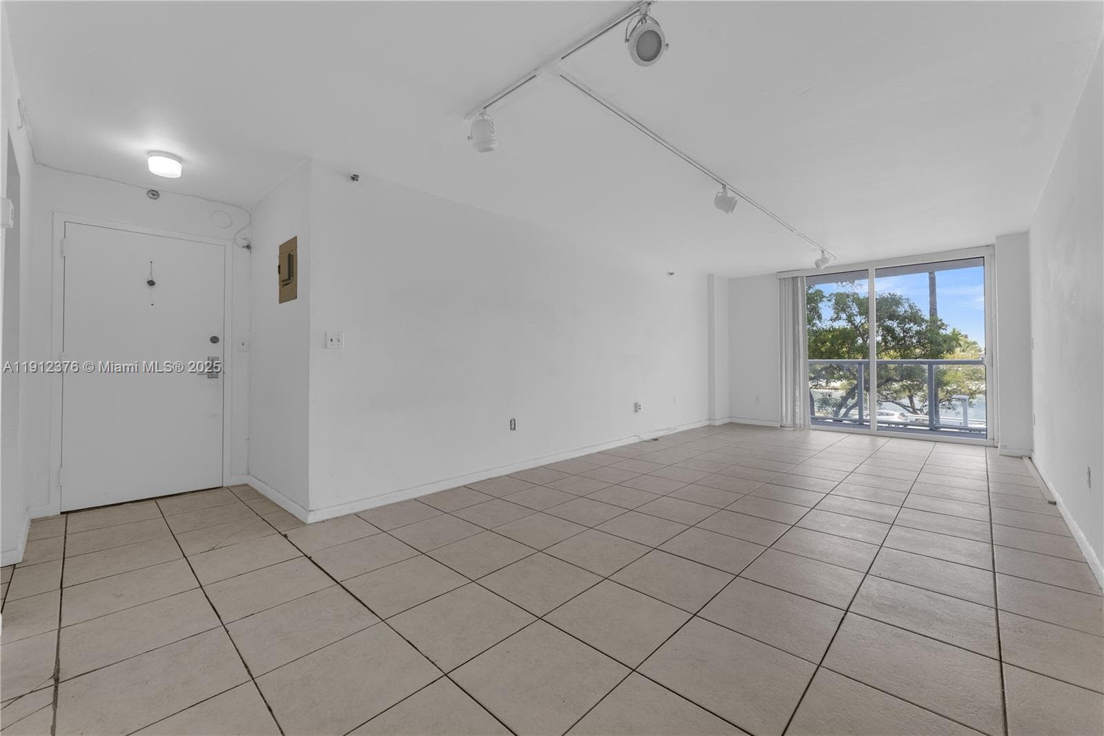 THE ROYAL CLUB CONDO · #201 in Miami Beach - Photo 9