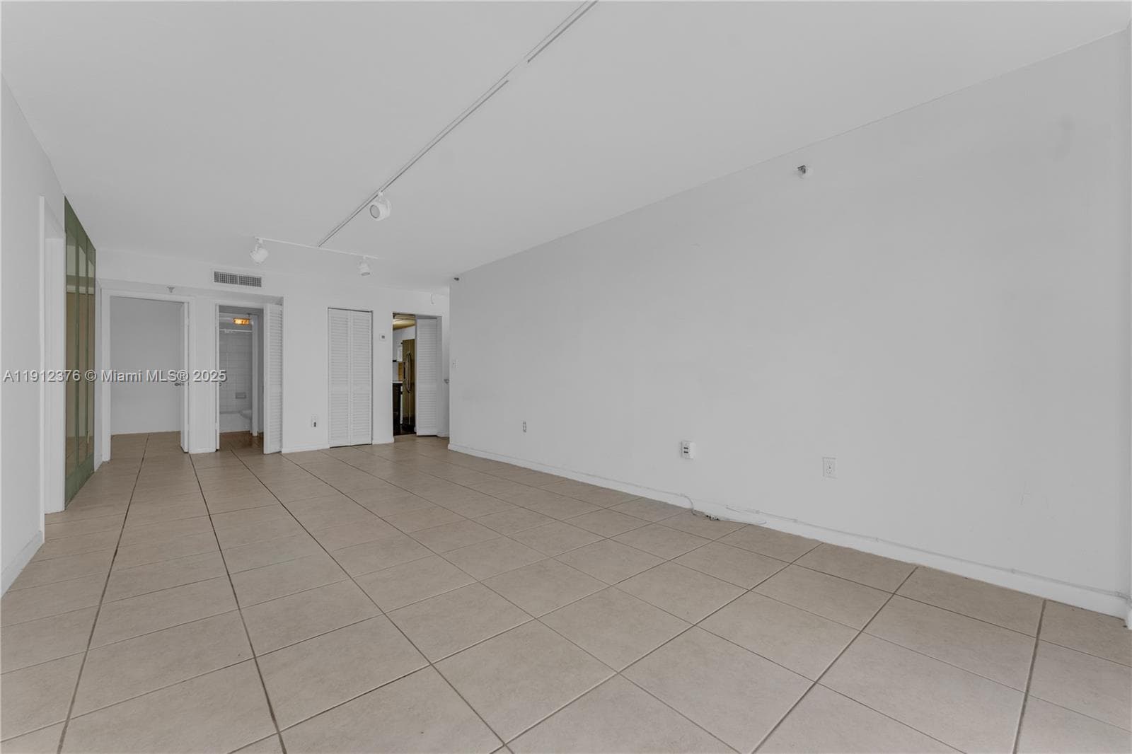 THE ROYAL CLUB CONDO · #201 in Miami Beach - Photo 10