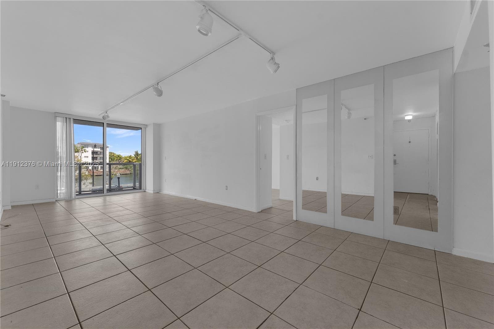 THE ROYAL CLUB CONDO · #201 in Miami Beach - Photo 18