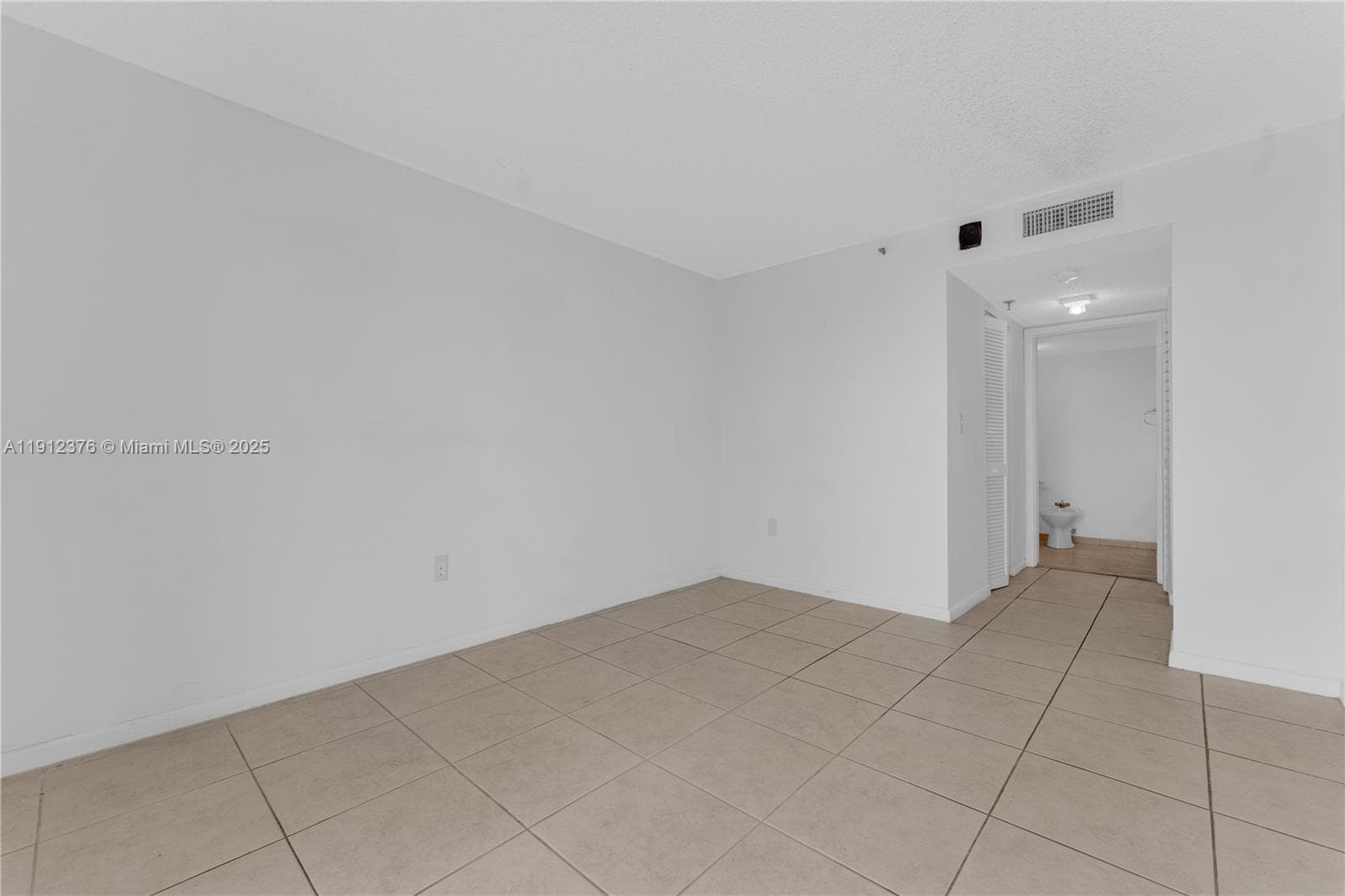 THE ROYAL CLUB CONDO · #201 in Miami Beach - Photo 15