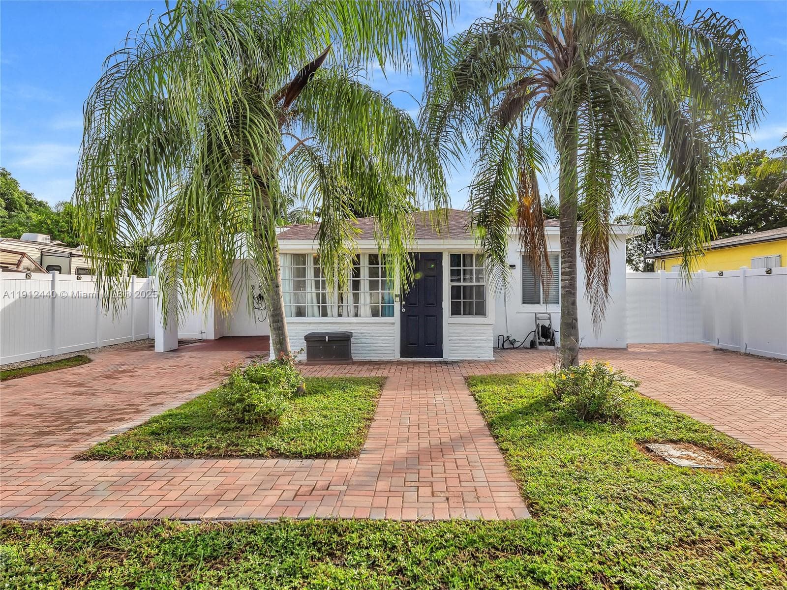 1108 NW 3rd Ave photo 4