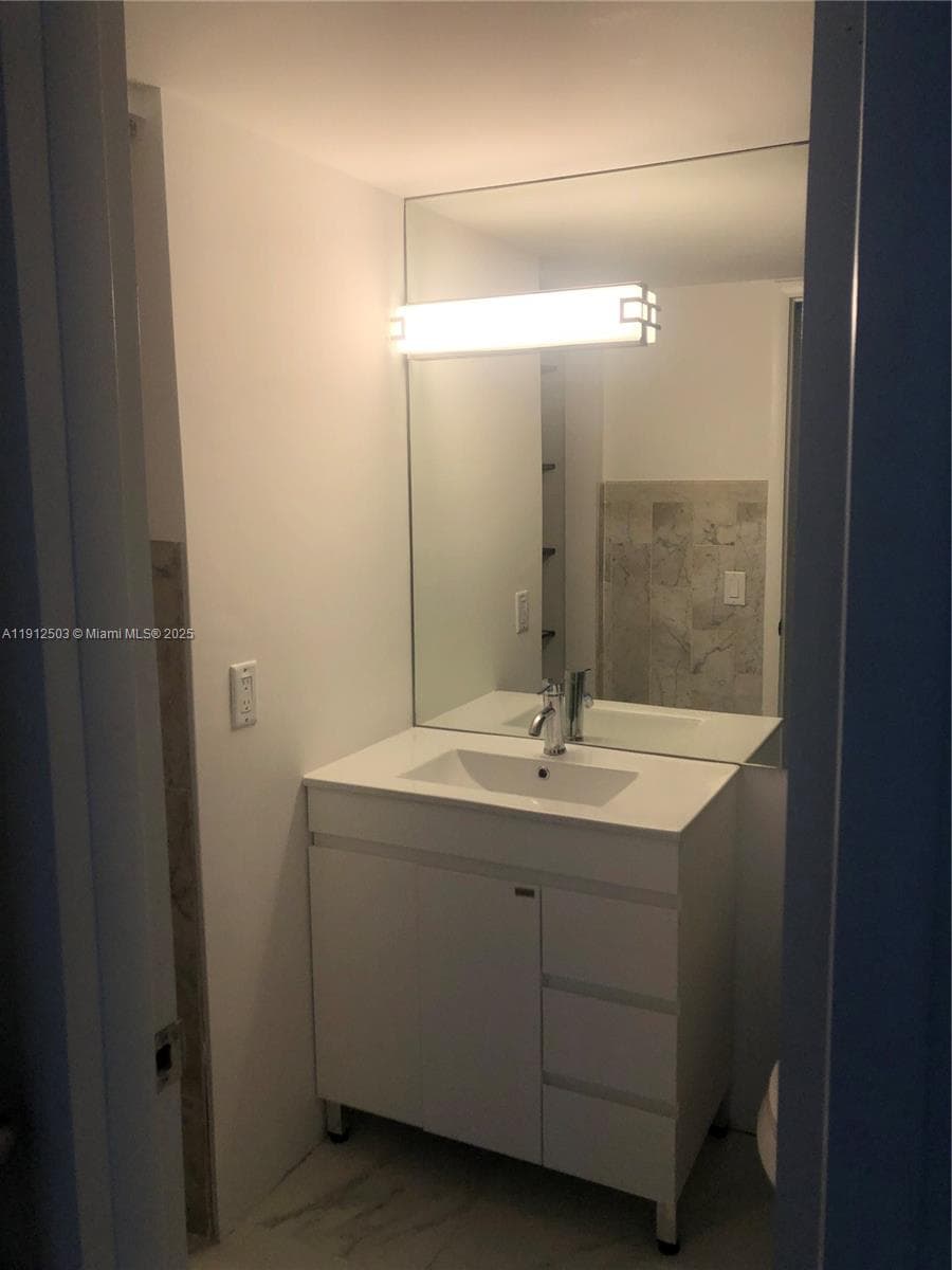 BRICKELL SHORES CONDO · #709 in Miami - Photo 14