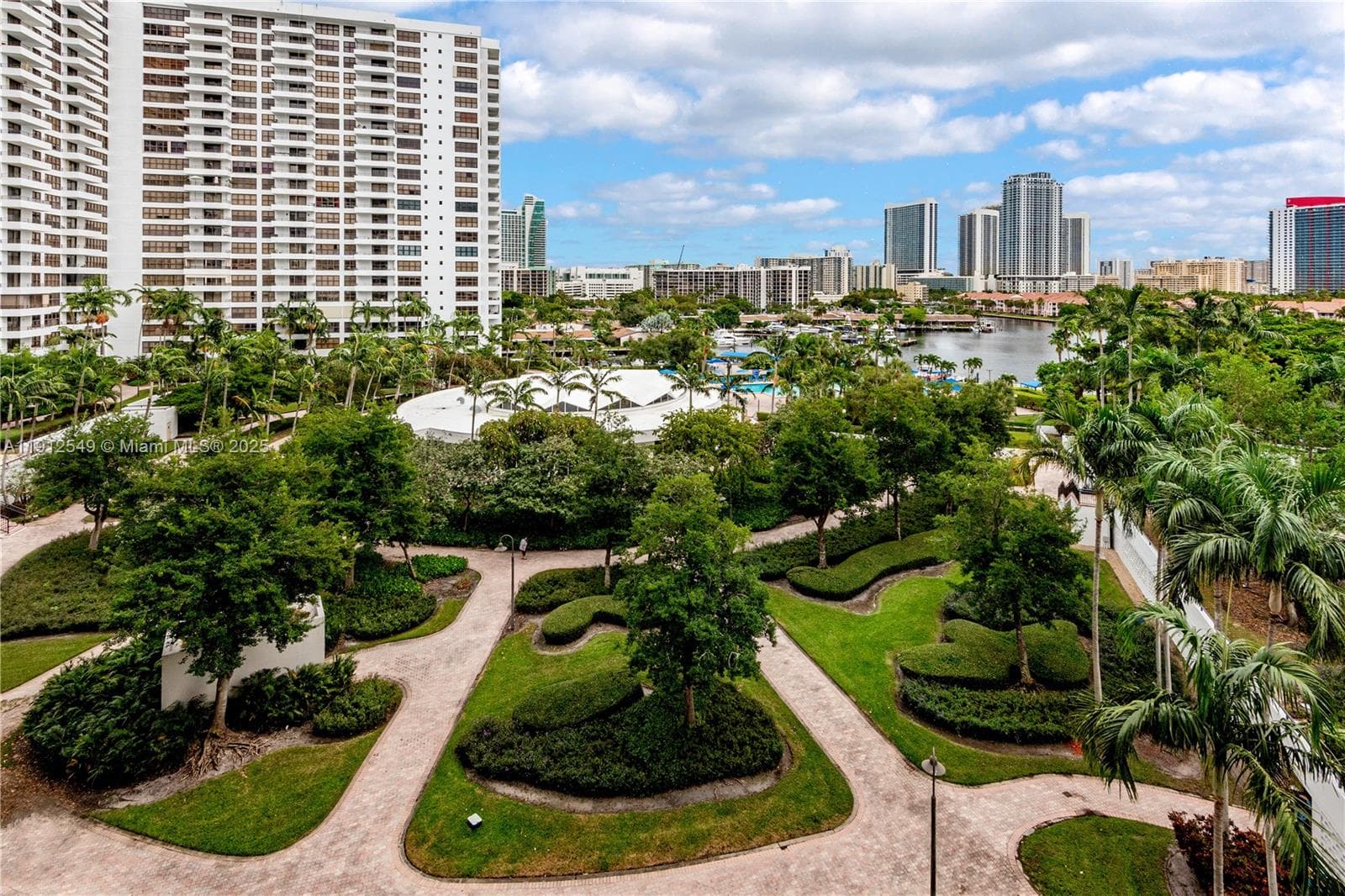 OLYMPUS CONDO · #612 in Hallandale Beach - Photo 7