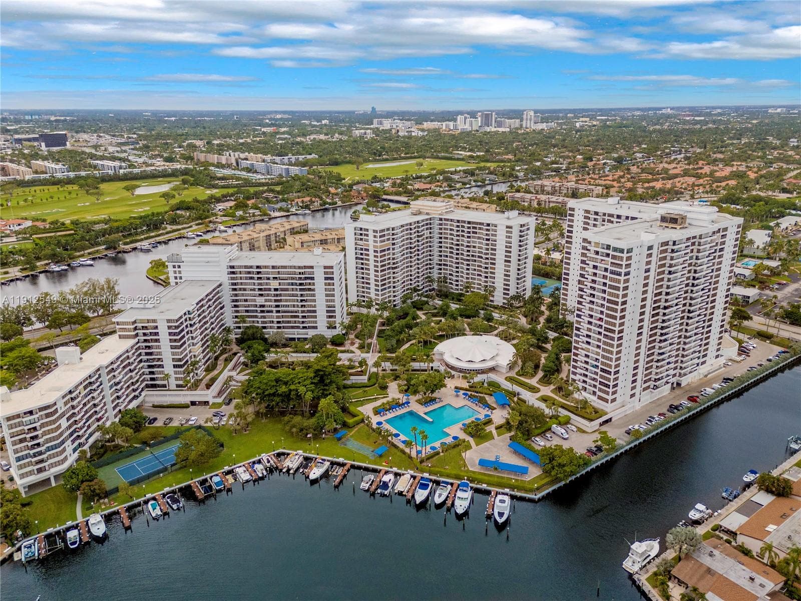 OLYMPUS CONDO · #612 in Hallandale Beach - Photo 4