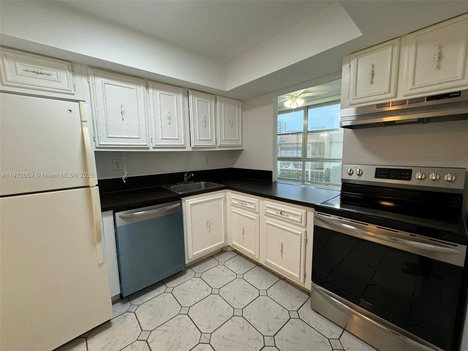 DESOTO PARK CONDO · #509 in Hallandale Beach - Photo 23