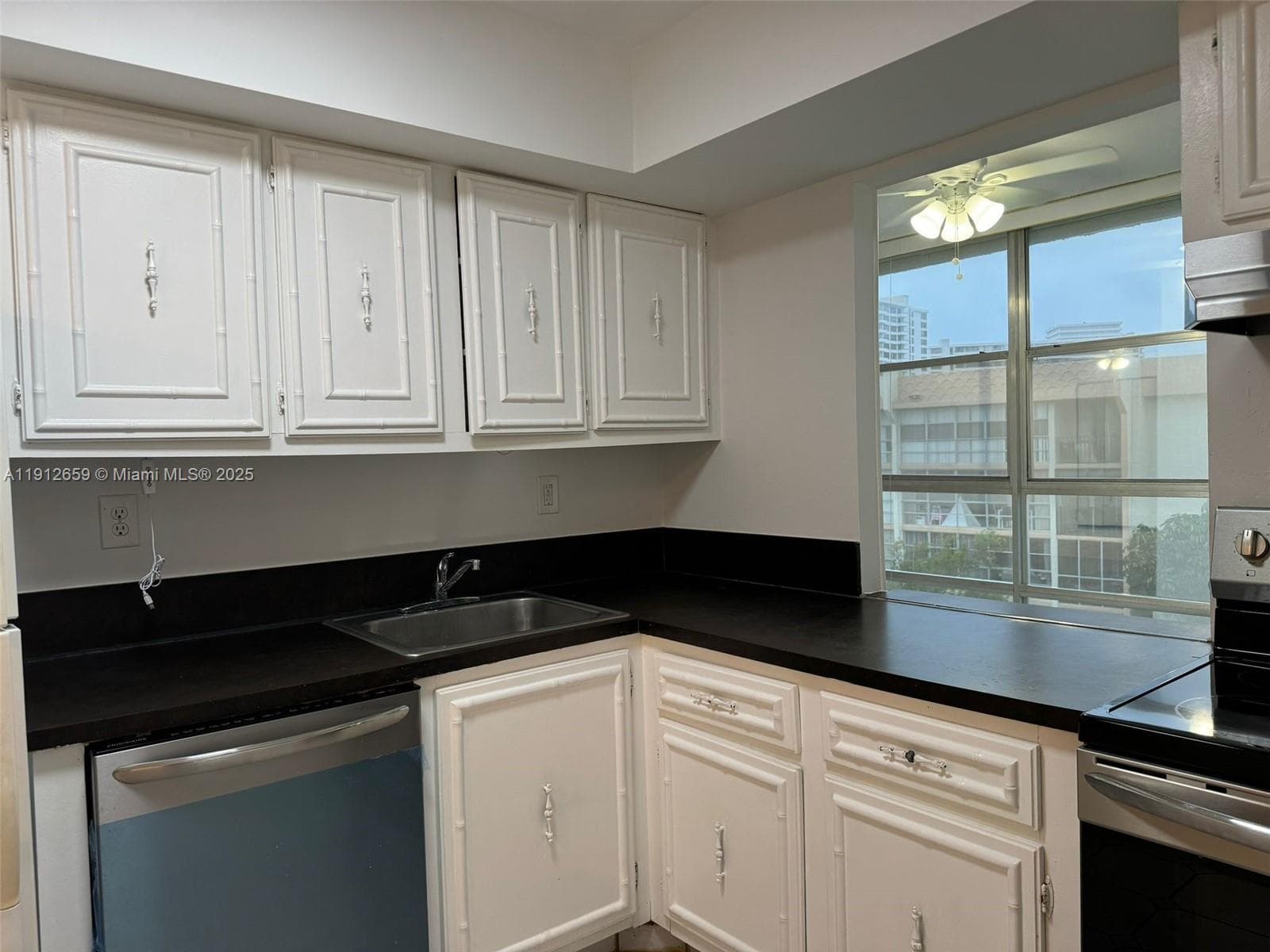 DESOTO PARK CONDO · #509 in Hallandale Beach - Photo 22