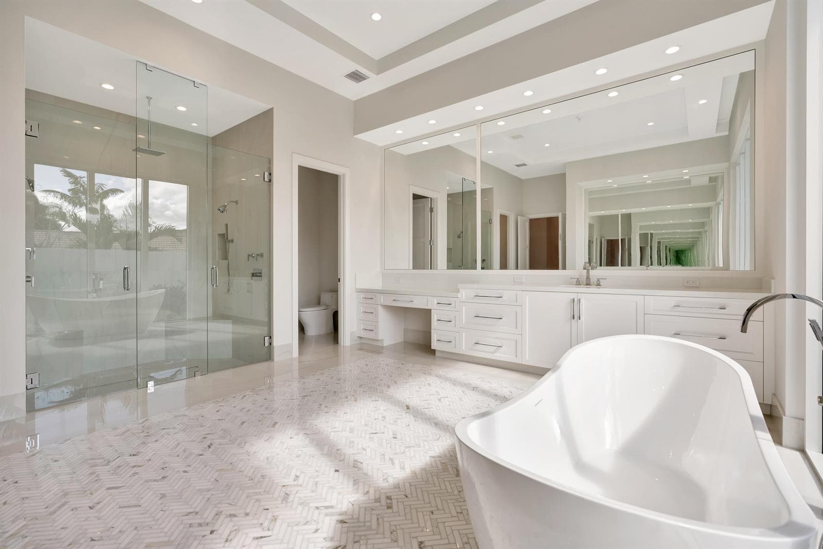 Freestanding Tub & Shower