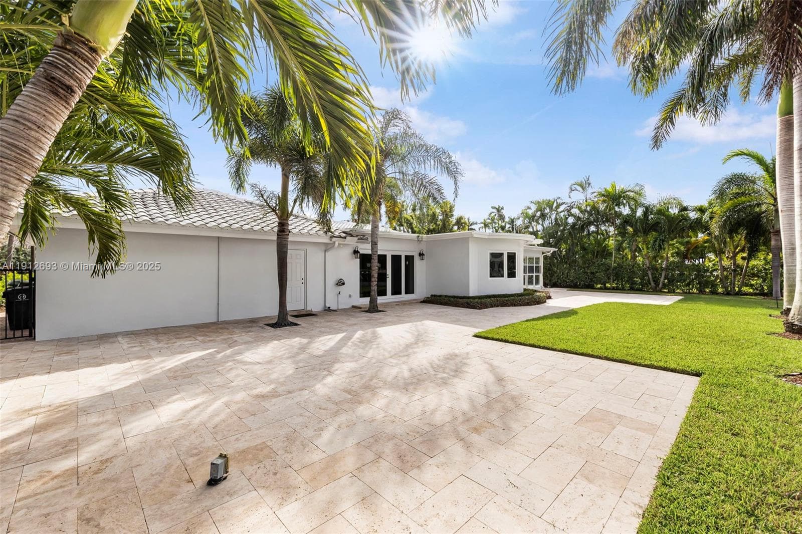 633 Solar Isle Dr photo 27