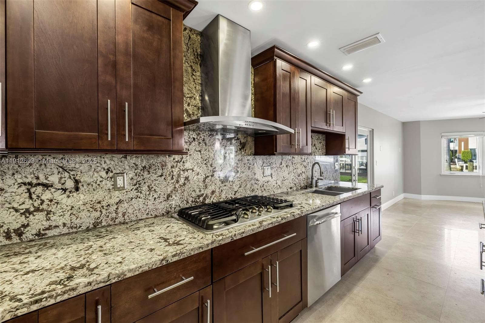 633 Solar Isle Dr photo 42