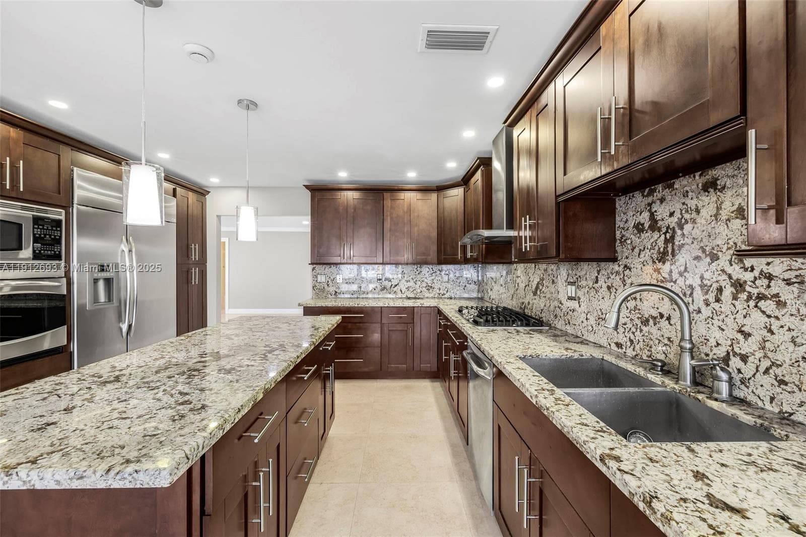 633 Solar Isle Dr photo 47