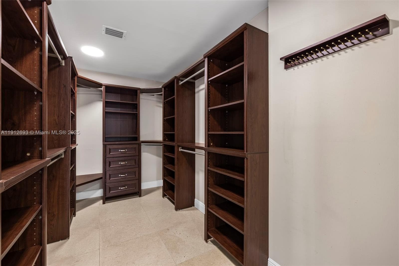 633 Solar Isle Dr photo 12