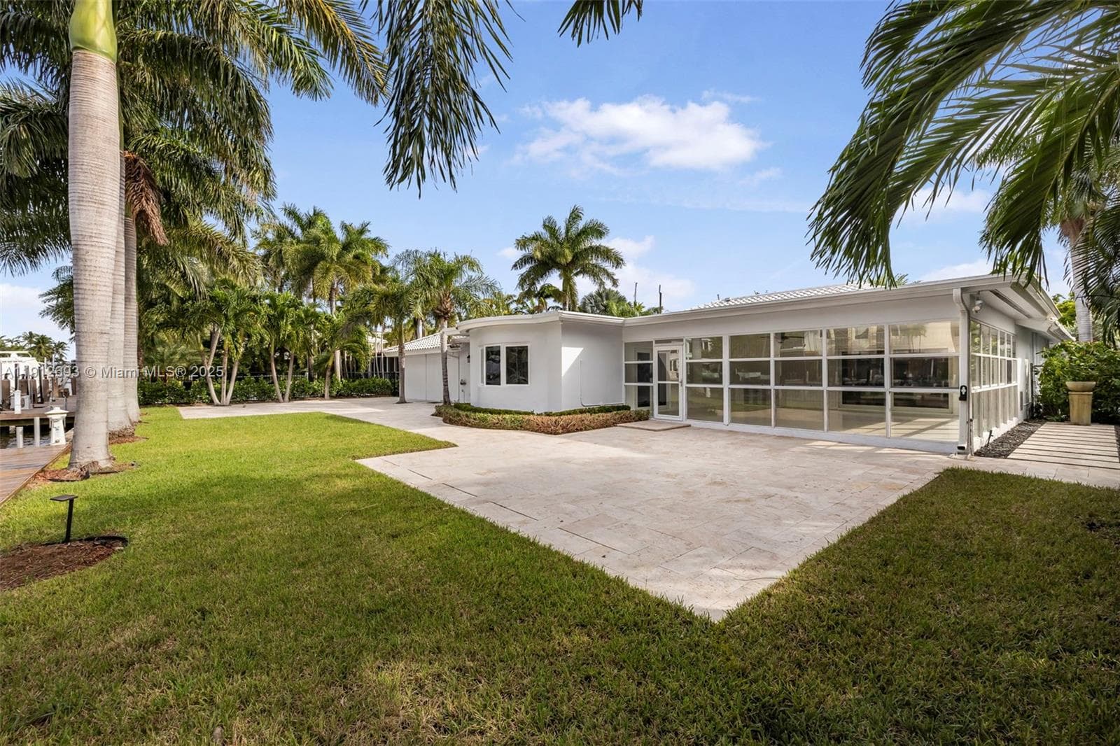 633 Solar Isle Dr photo 26