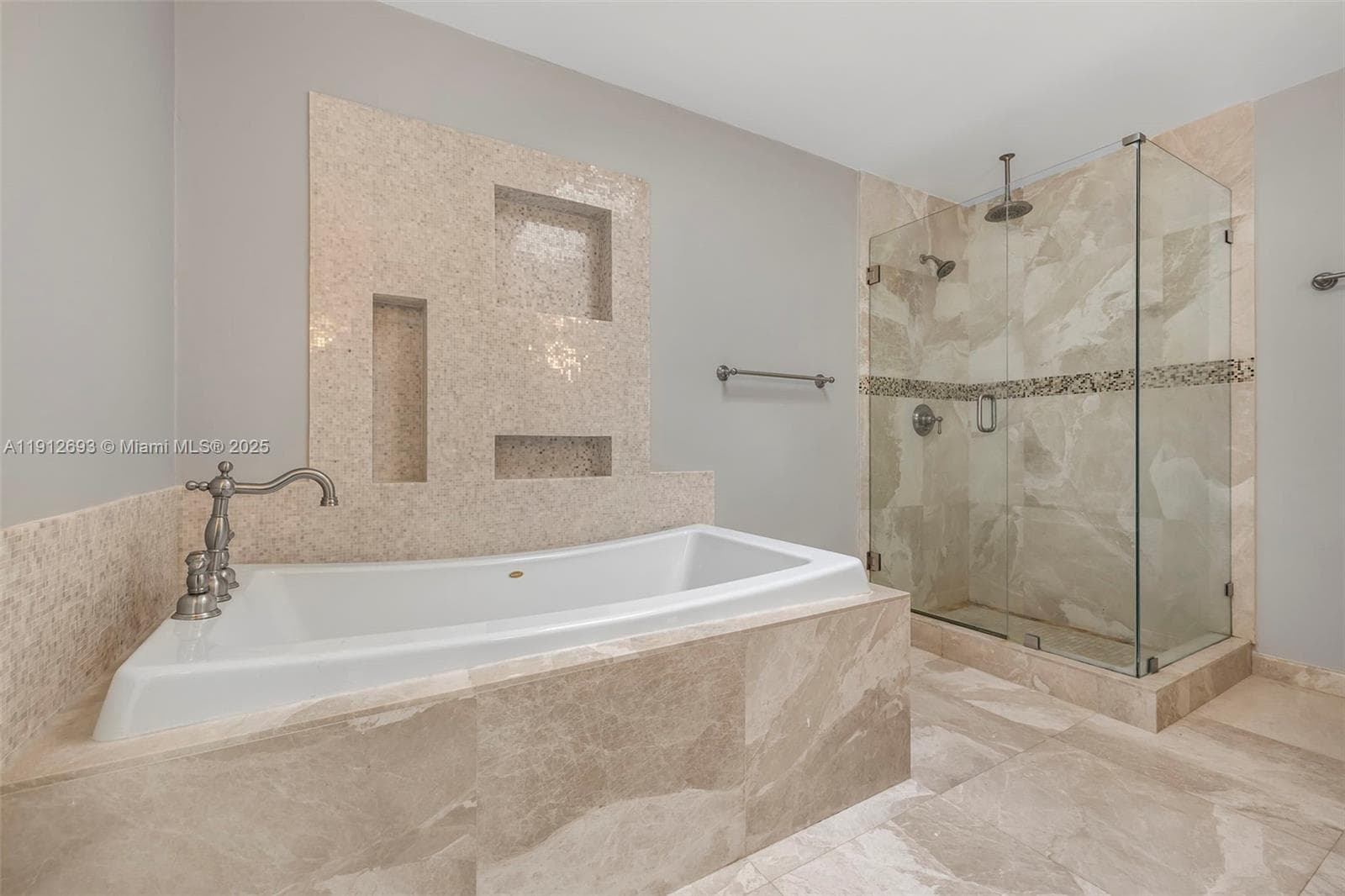 633 Solar Isle Dr photo 7