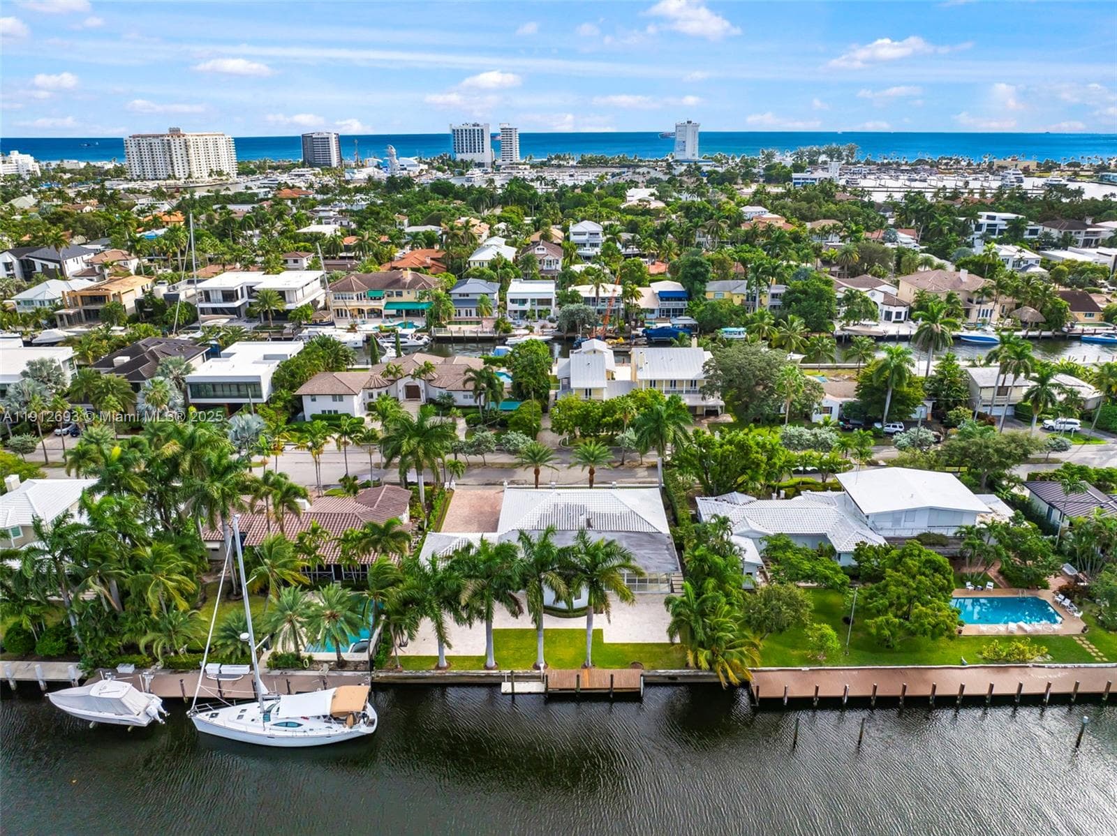 633 Solar Isle Dr photo 3