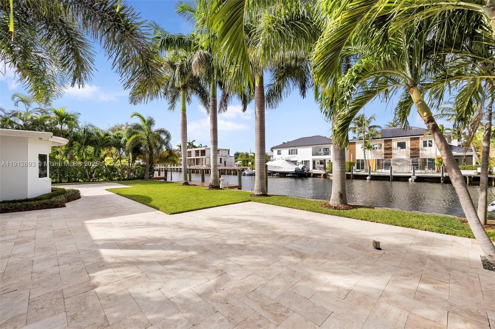 633 Solar Isle Dr photo 32