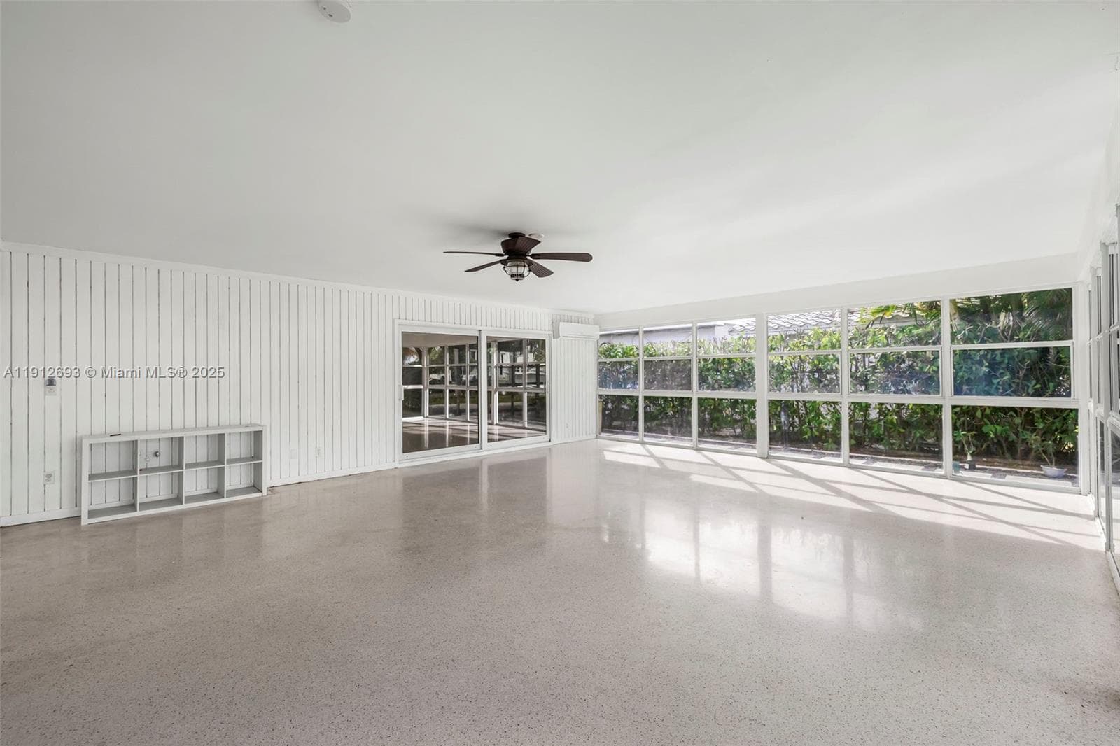 633 Solar Isle Dr photo 9