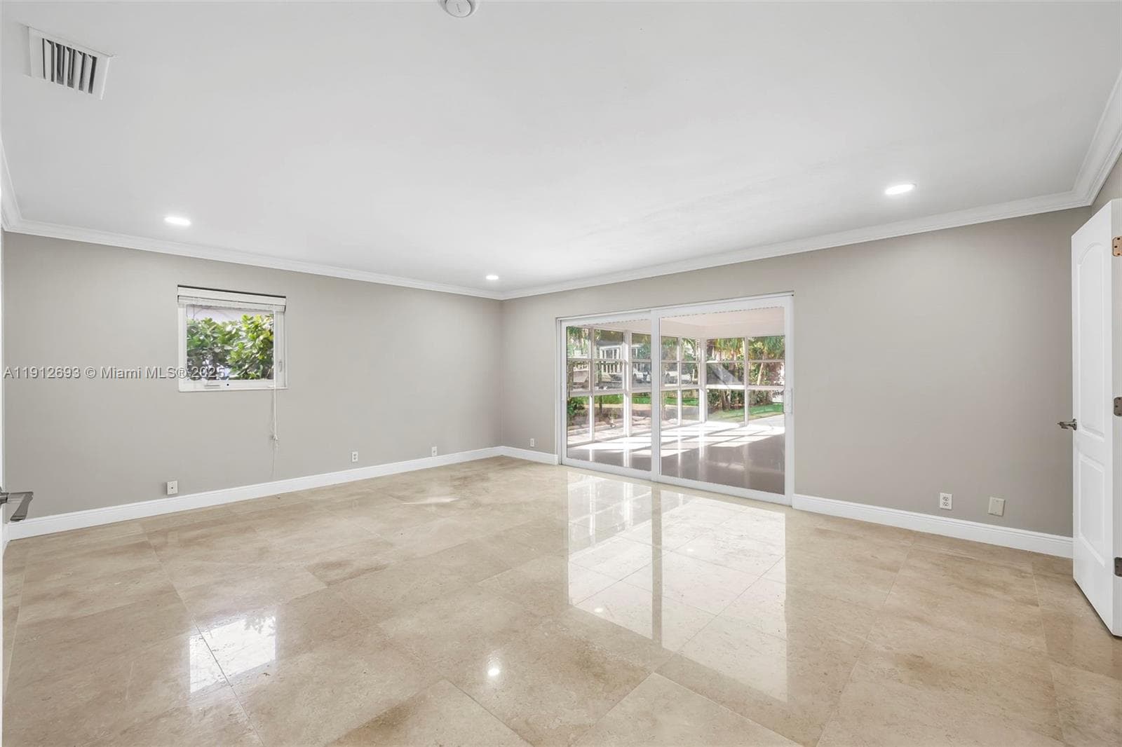 633 Solar Isle Dr photo 34