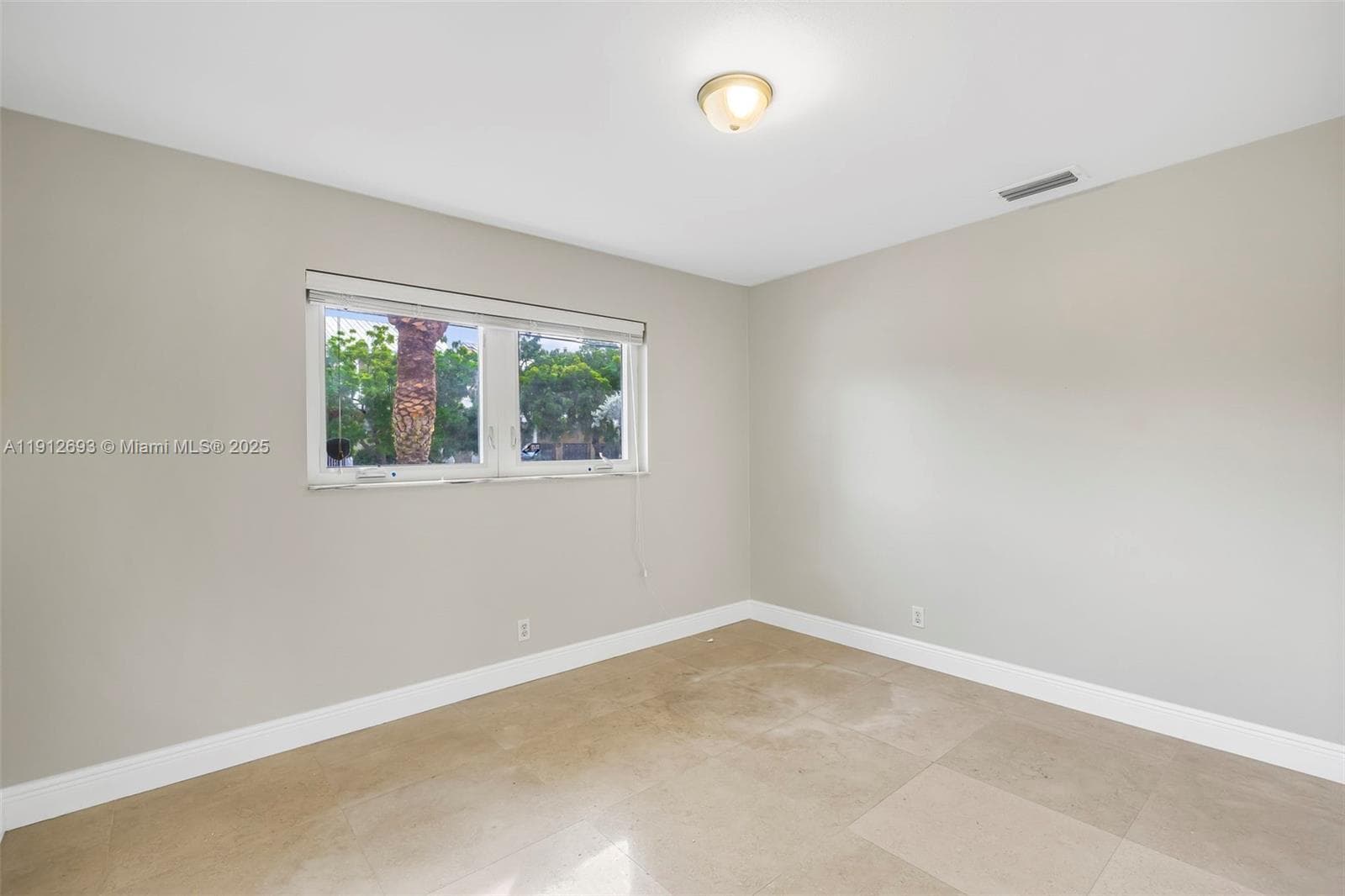 633 Solar Isle Dr photo 38