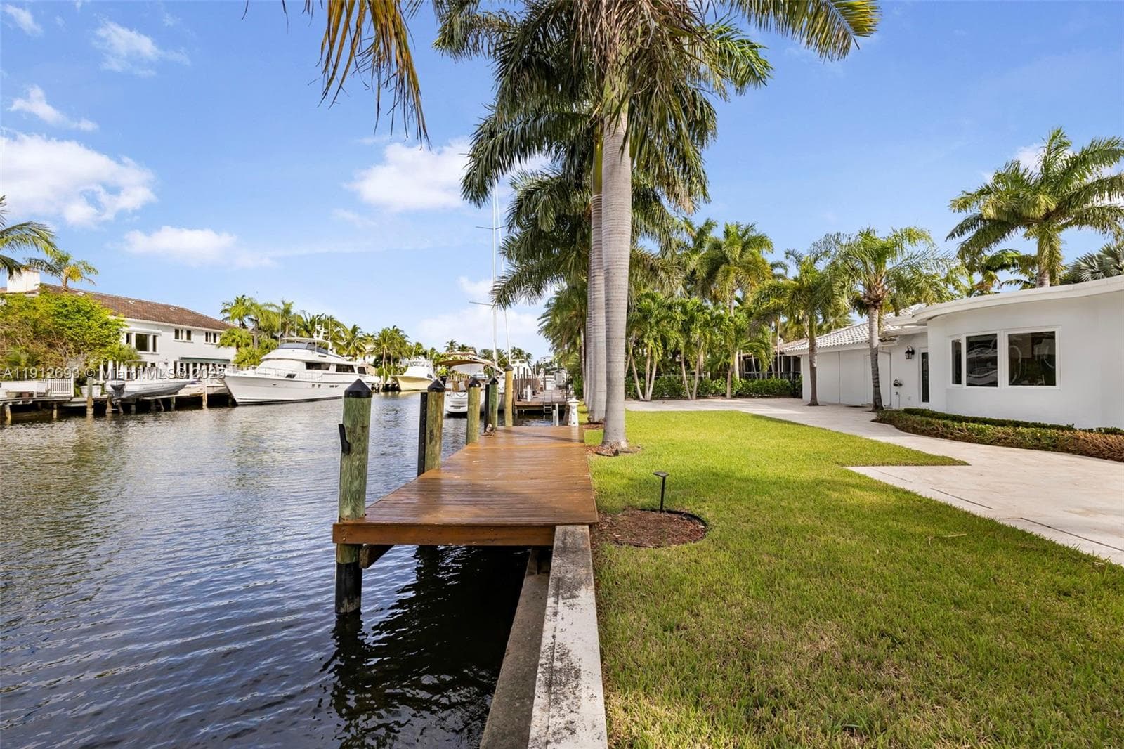 633 Solar Isle Dr photo 10